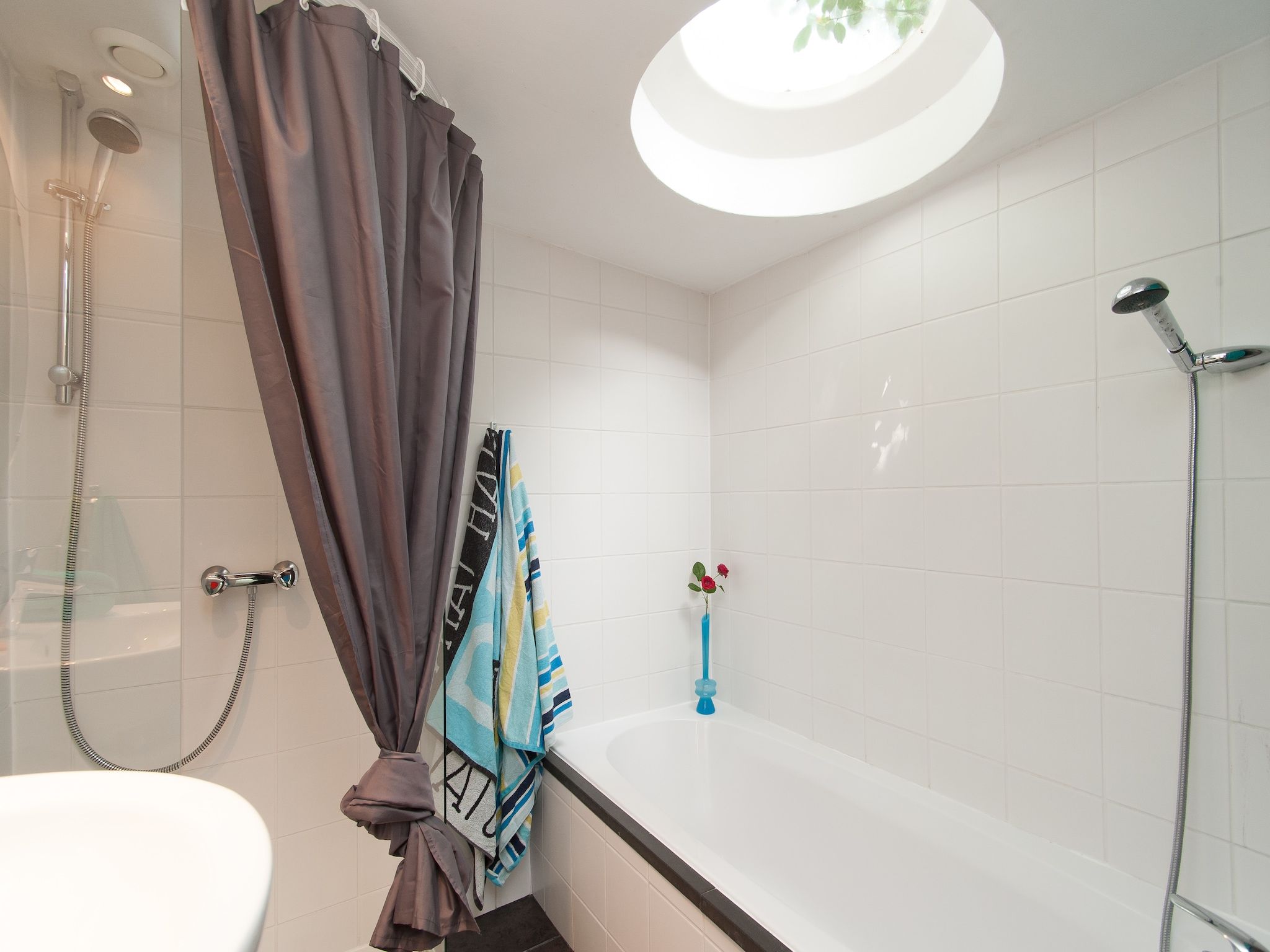 De badkamer van Het Roefje in Bergen