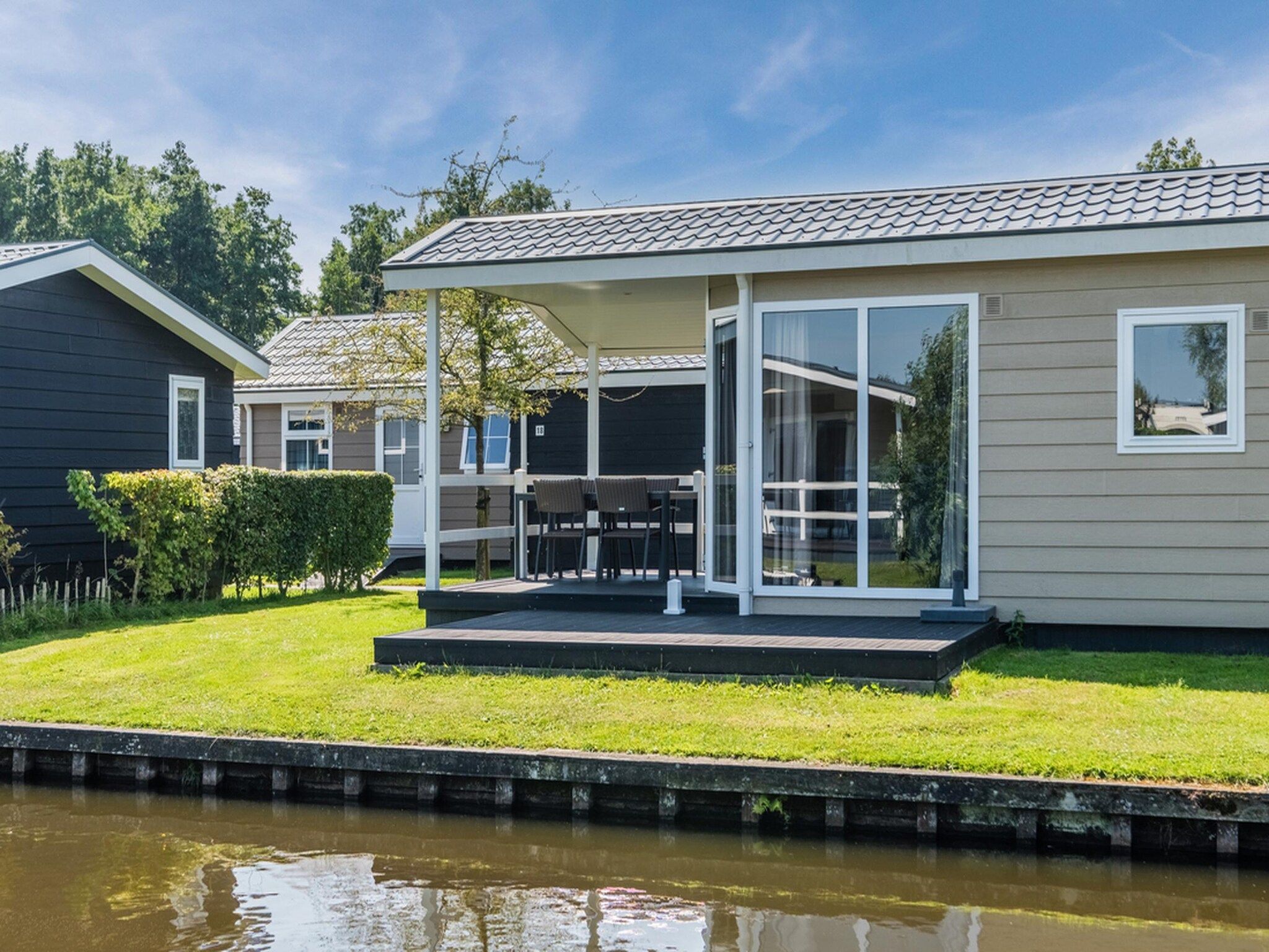 De buitenkant van Vakantiepark Giethoorn 3 in Giethoorn