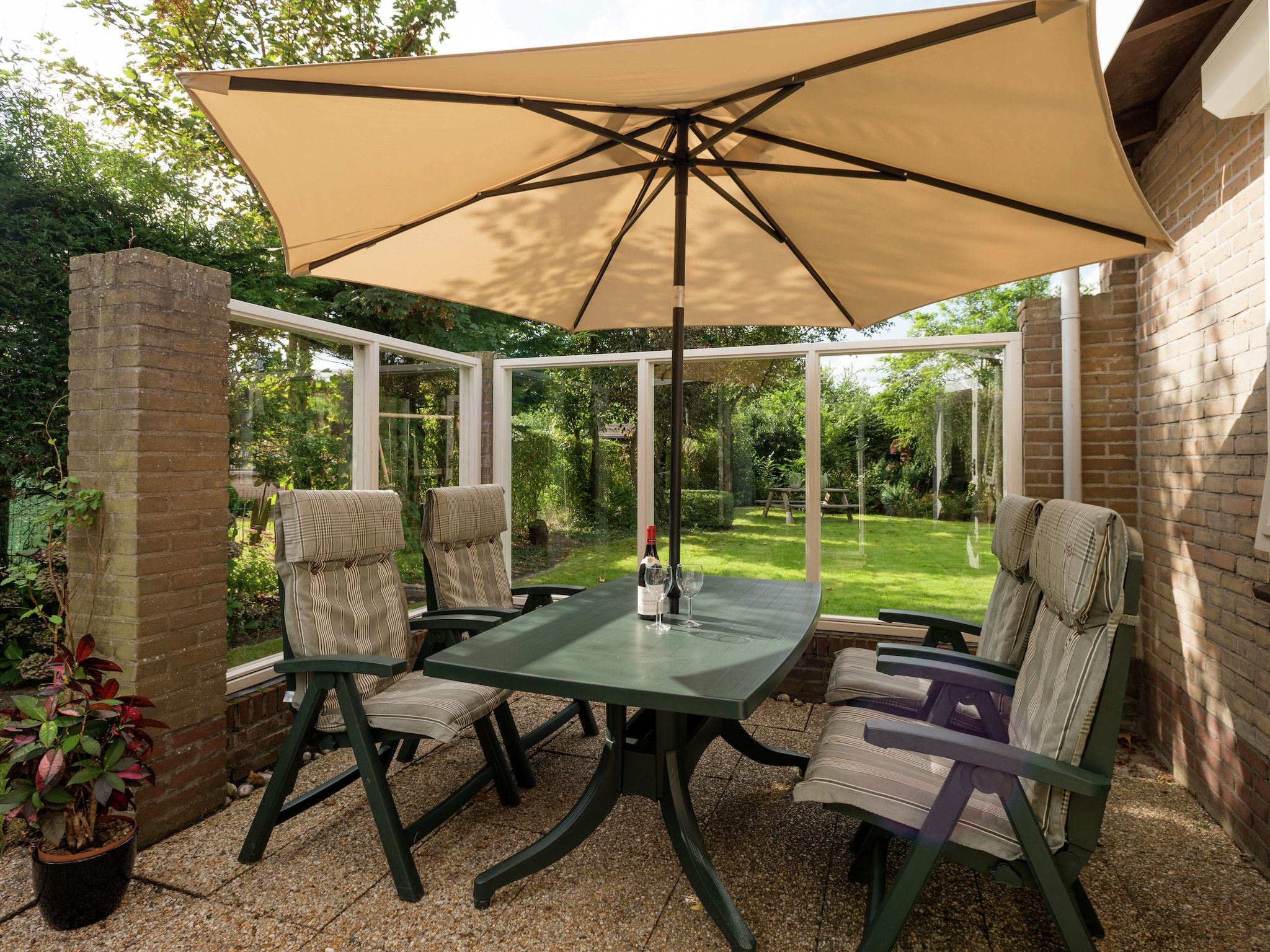 Het terras van De Strandvogel in Julianadorp