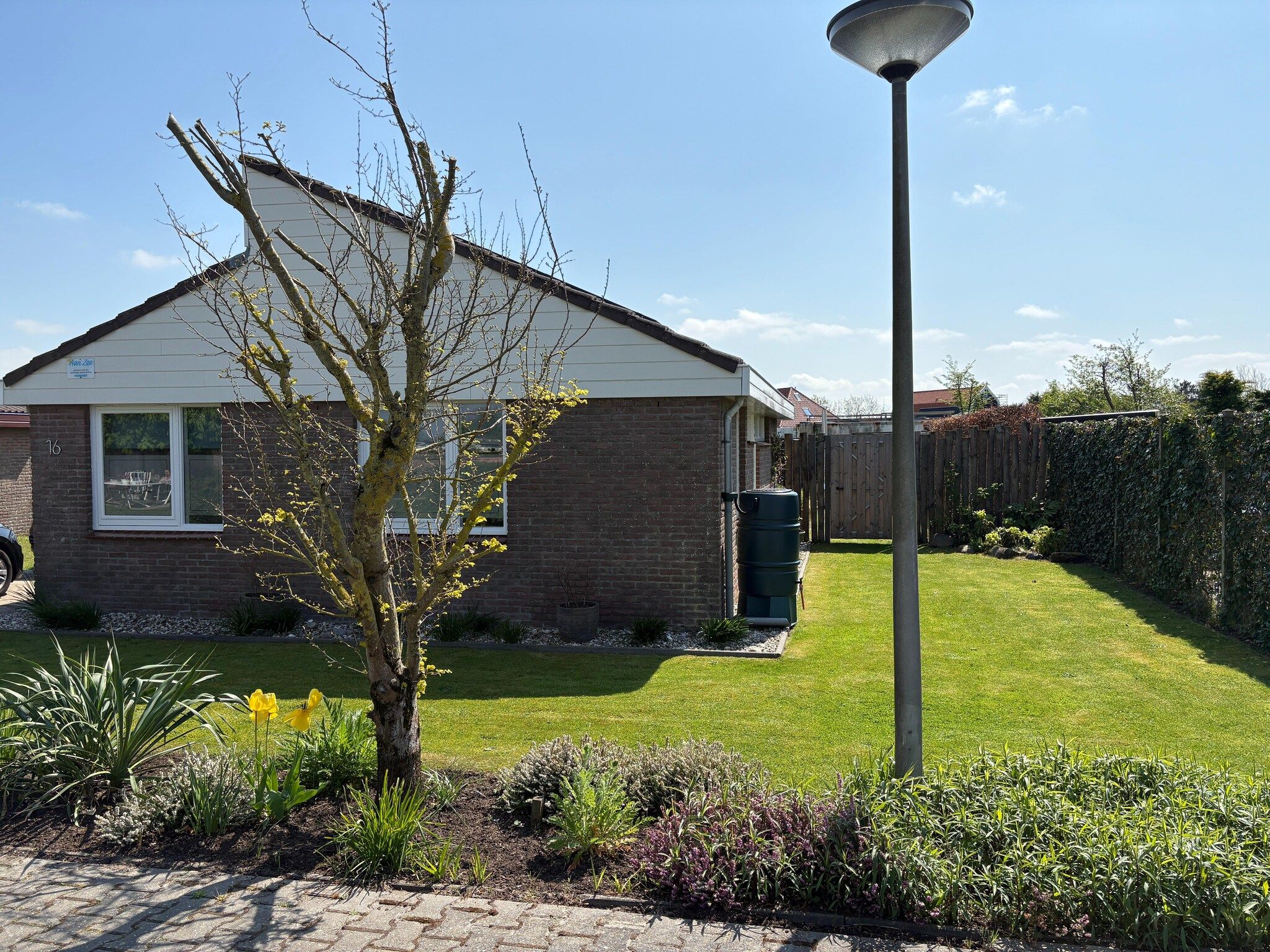 De buitenkant van Buenaventura in Egmond aan den Hoef