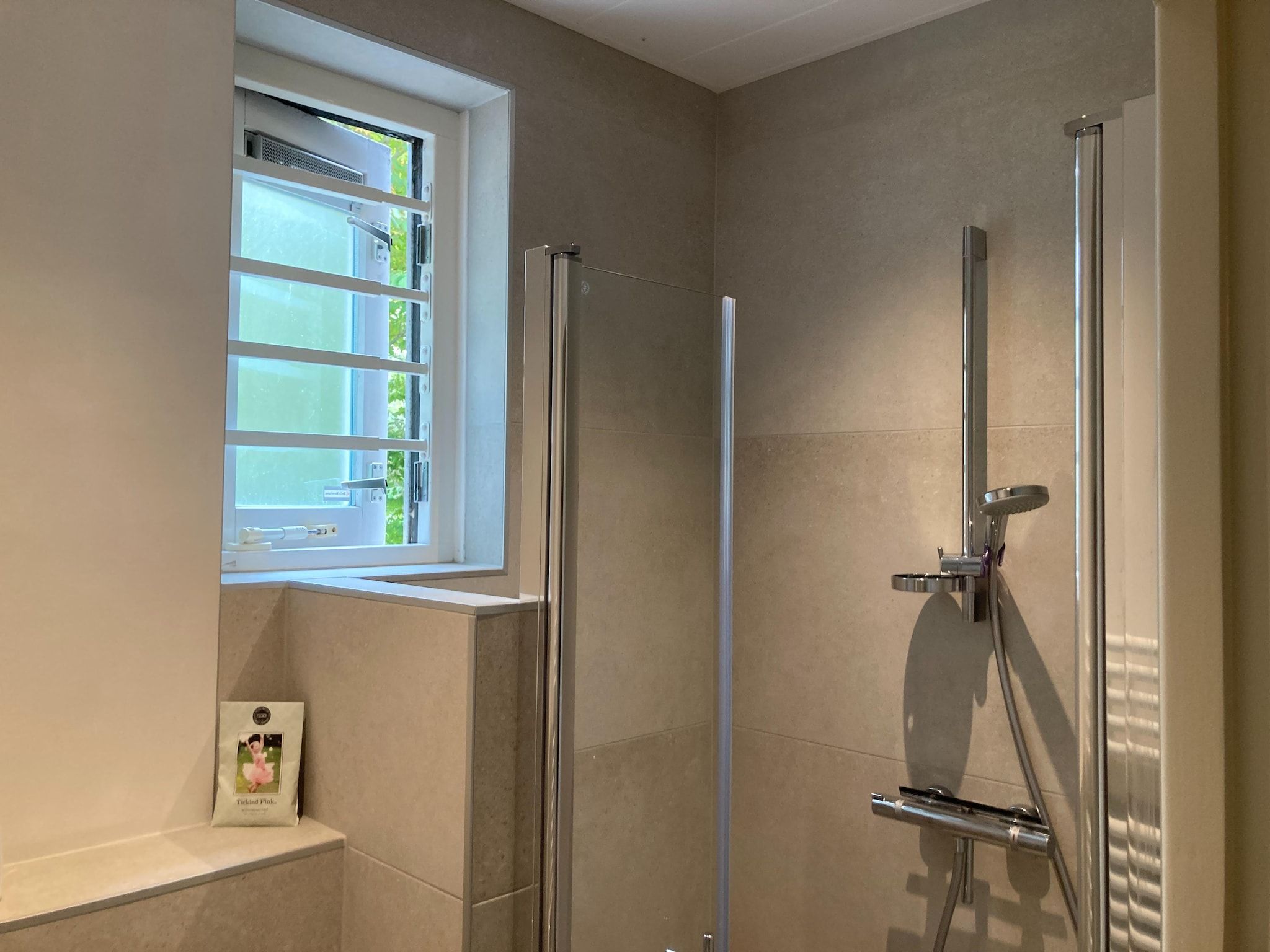 De badkamer van Zeeroos in Koudekerke-Dishoek
