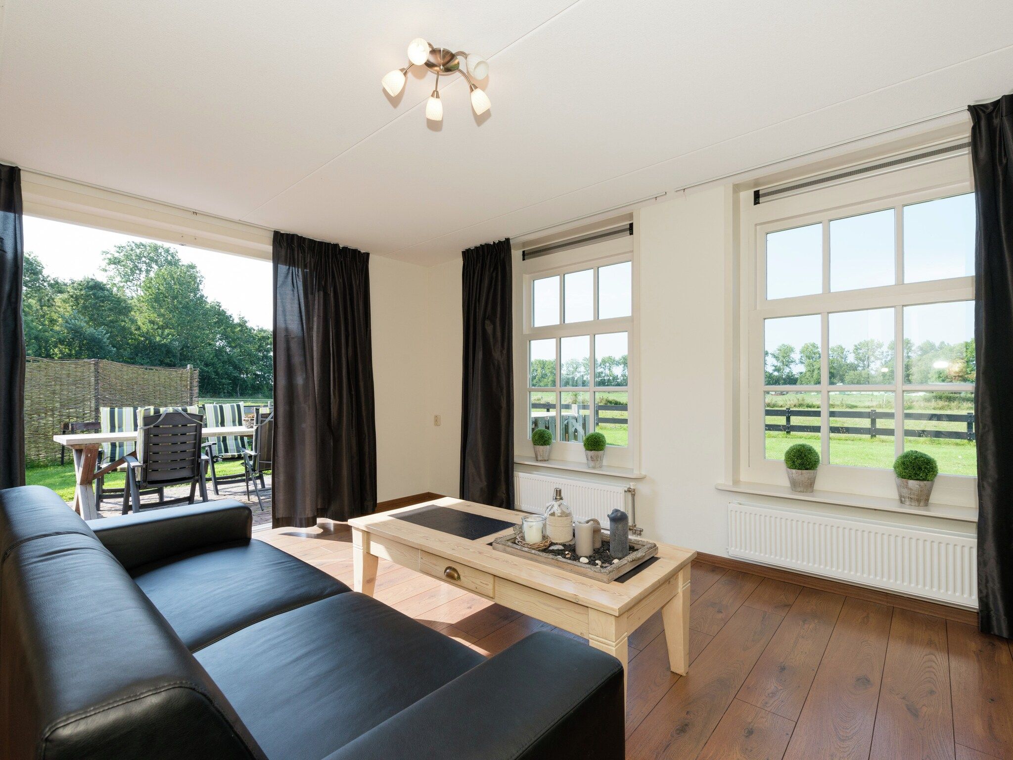 De woonkamer van De Grutto in Hippolytushoef