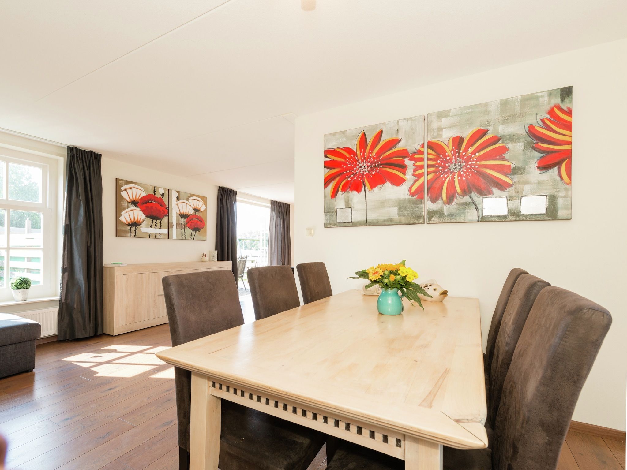 De eetkamer van De Grutto in Hippolytushoef