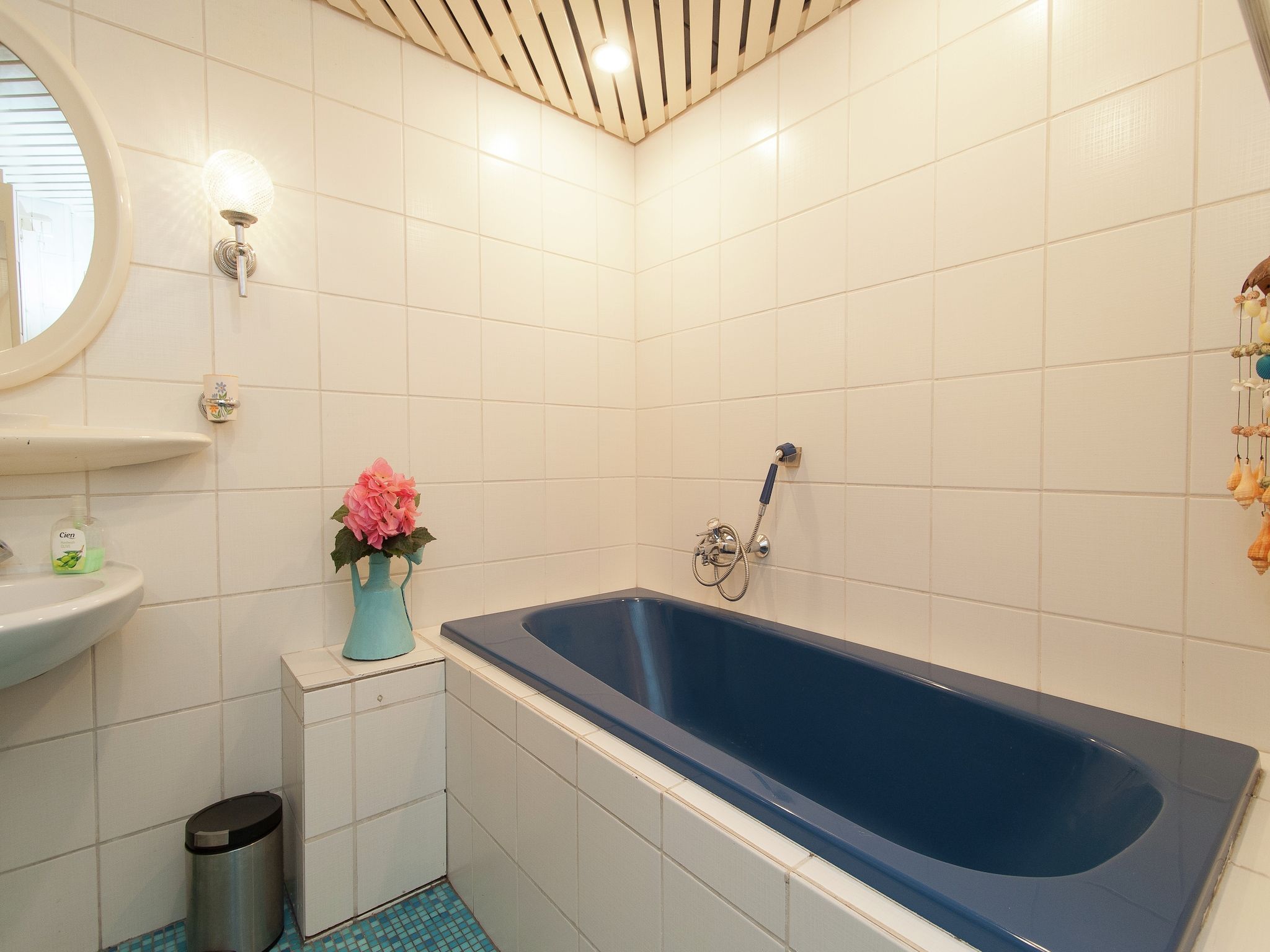 De badkamer van Anna's Place in Schoorl
