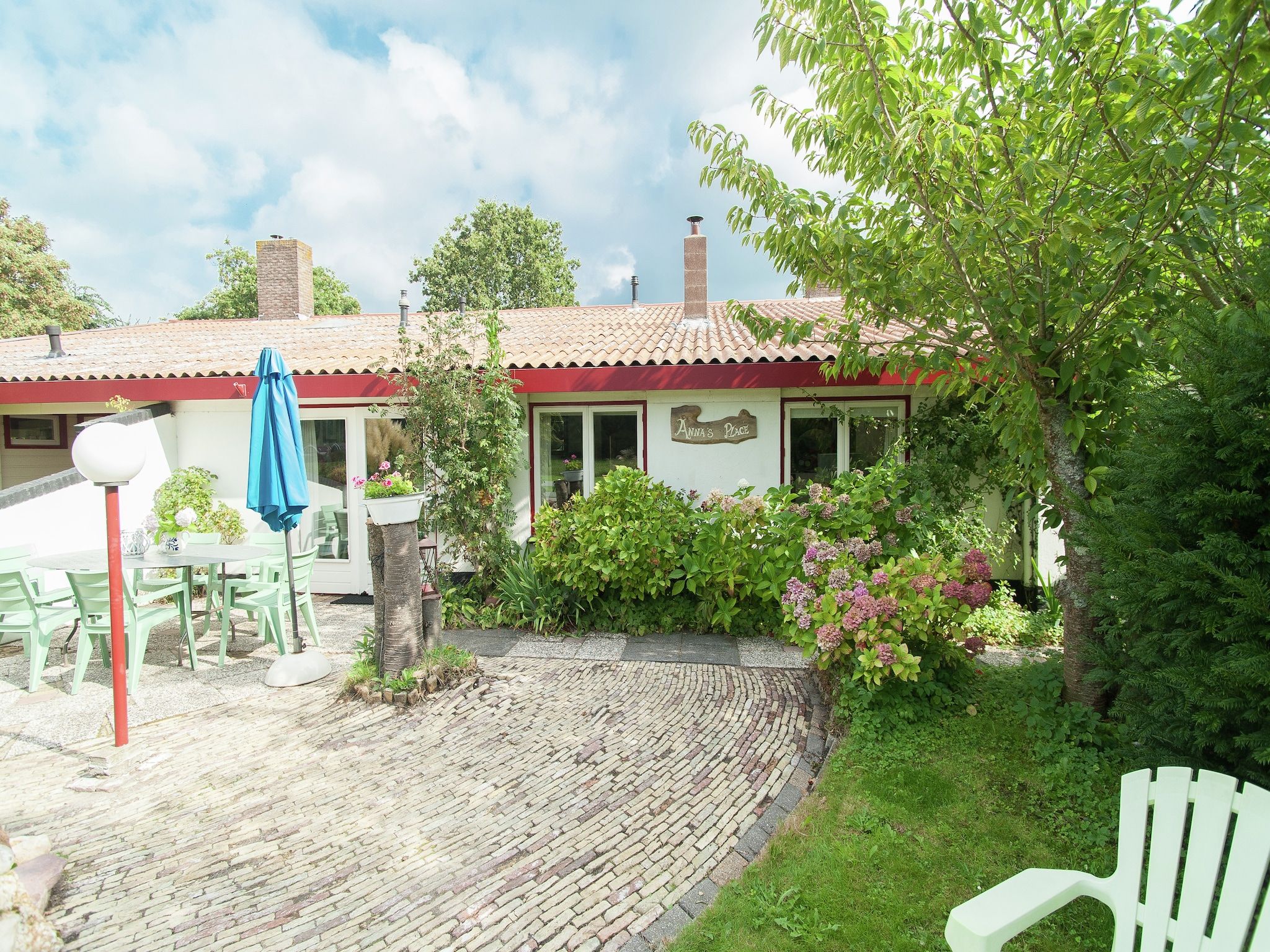 De buitenkant van Anna's Place in Schoorl