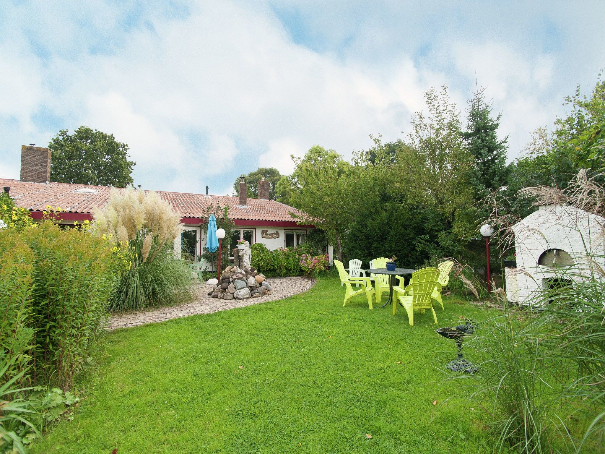 De tuin van Anna's Place in Schoorl