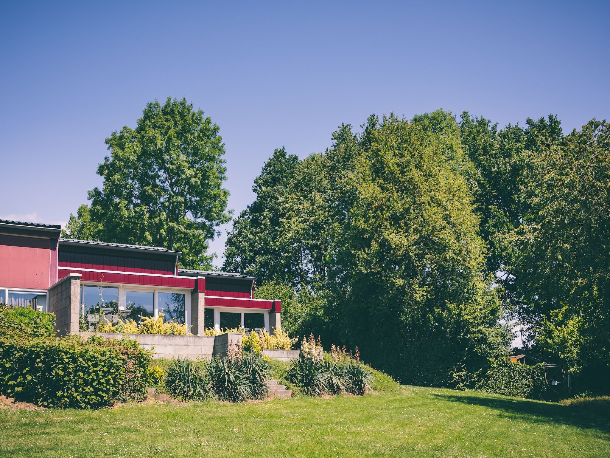 De buitenkant van Bungalowpark Schin op Geul 6 in Walem