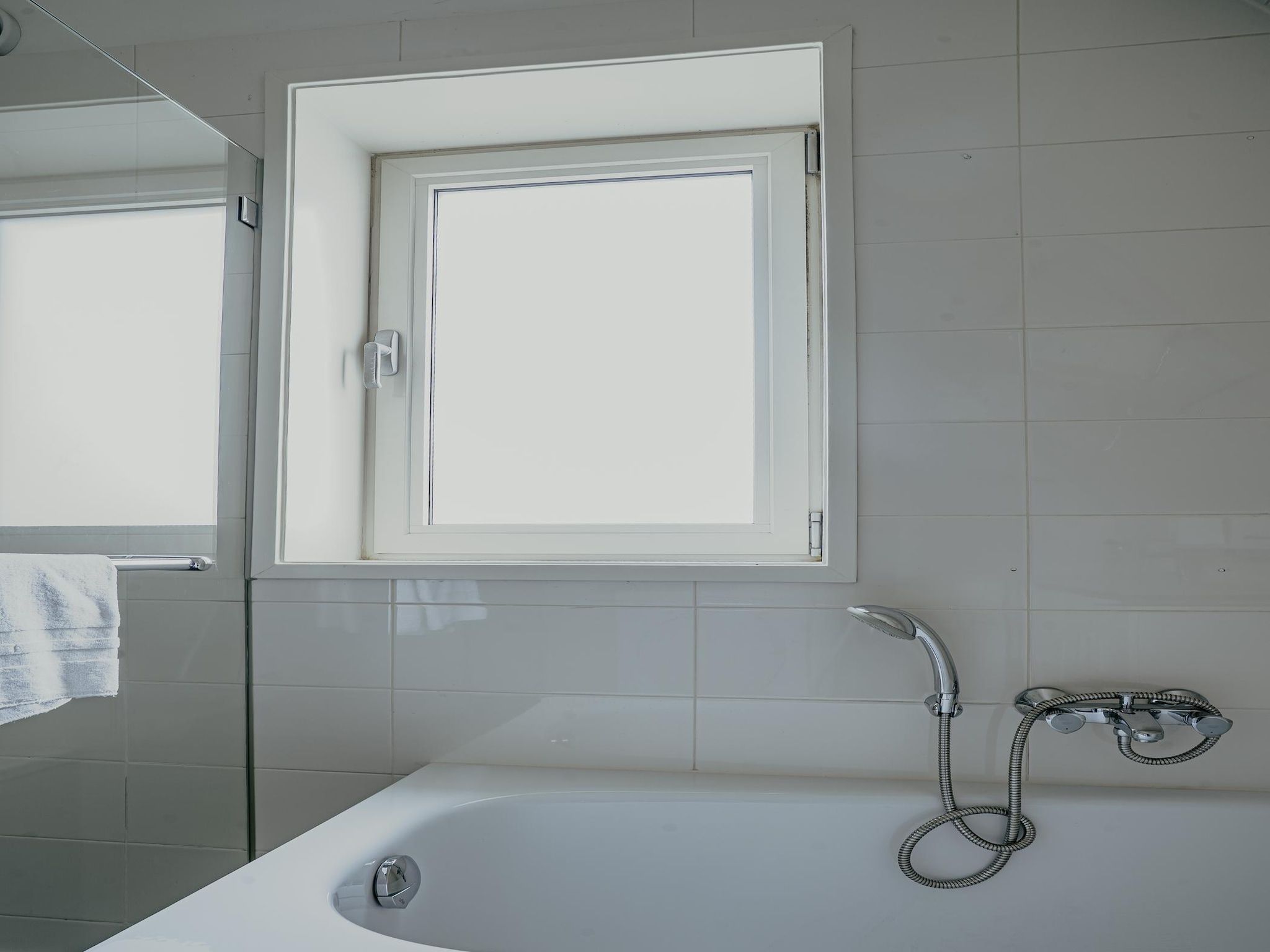 De badkamer van De ZeeParel Sea Fish in Egmond aan zee
