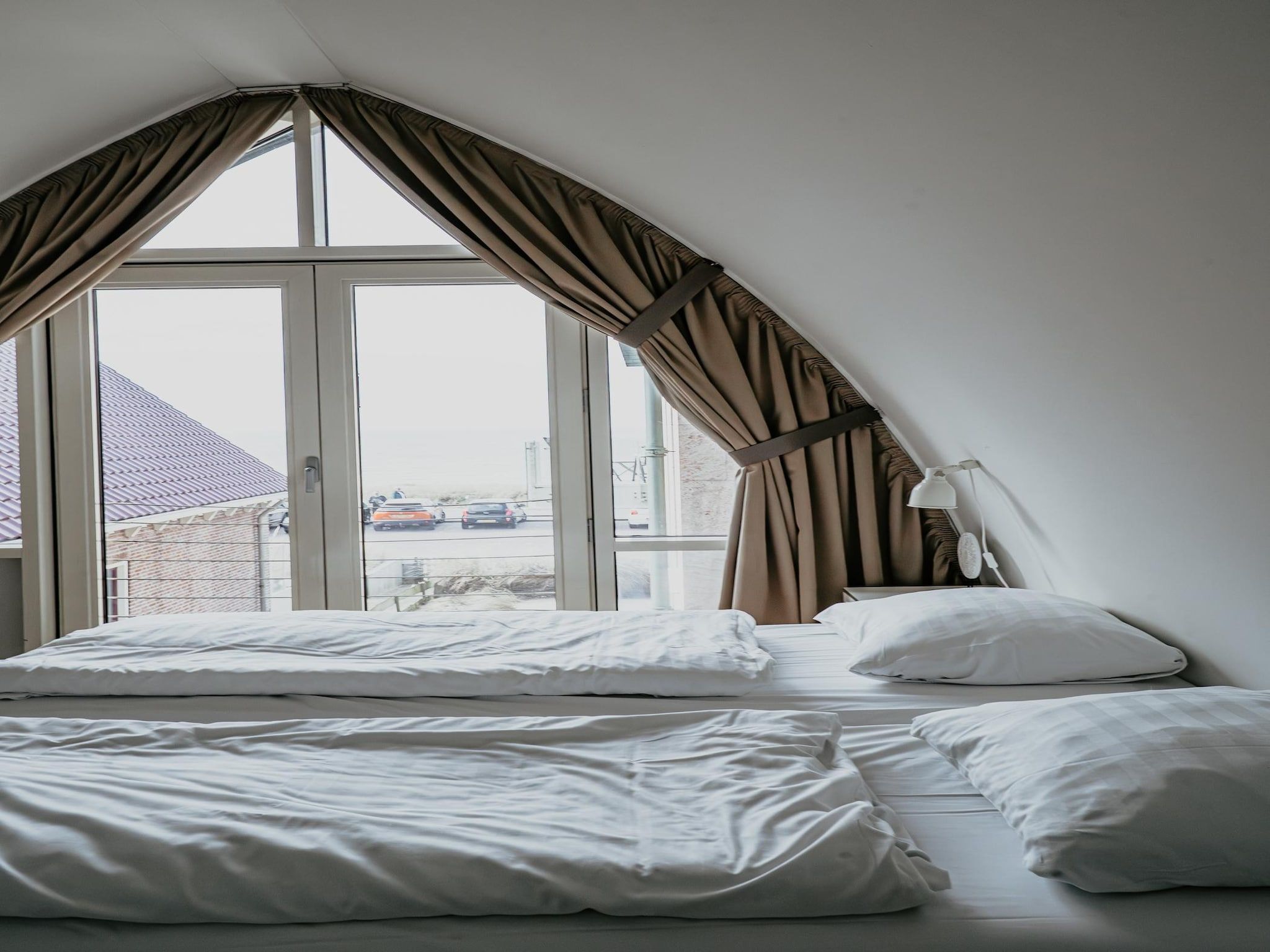 Een slaapkamer van De ZeeParel Sea Fish in Egmond aan zee