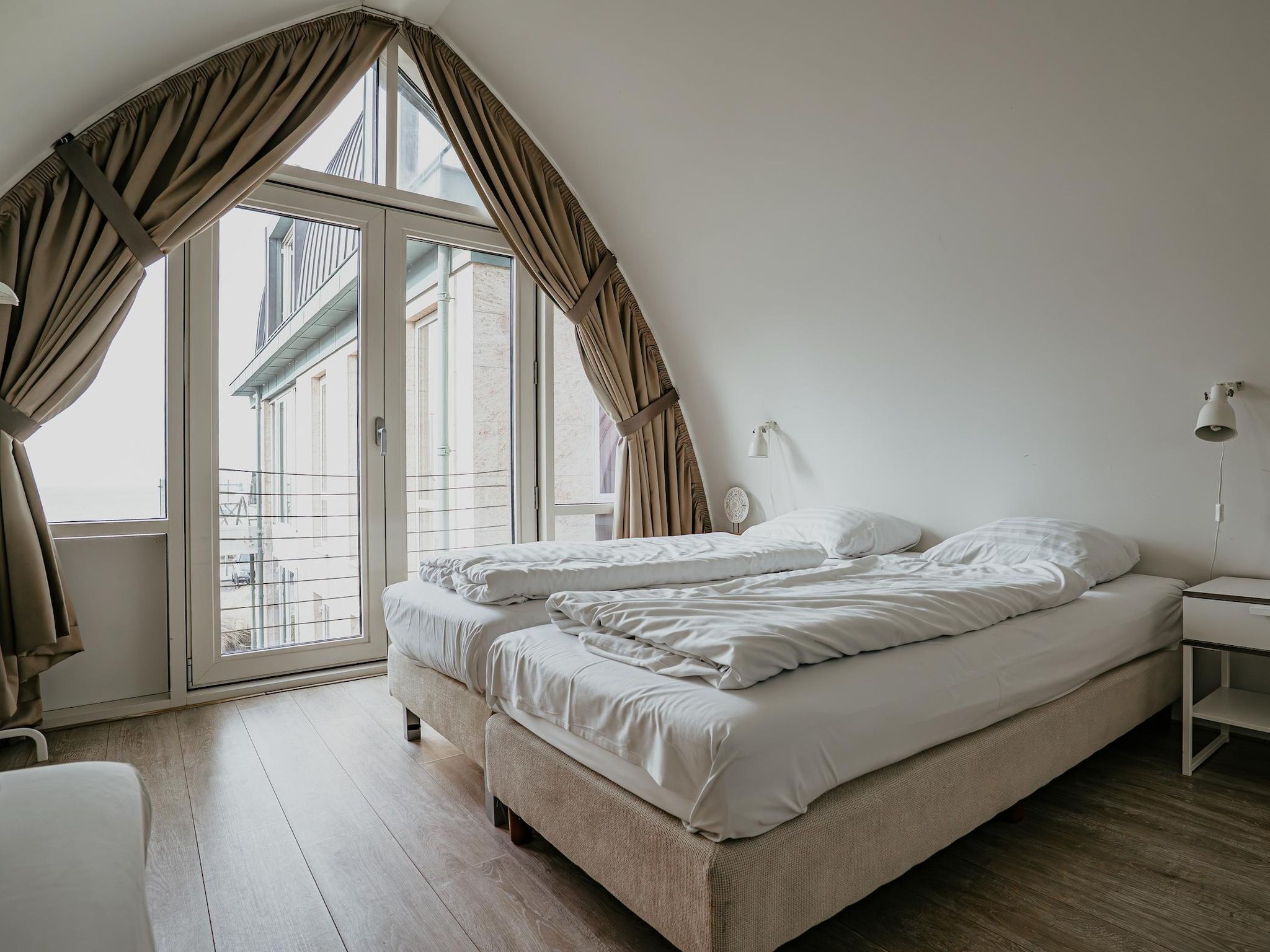 Een slaapkamer van De ZeeParel Sea Fish in Egmond aan zee