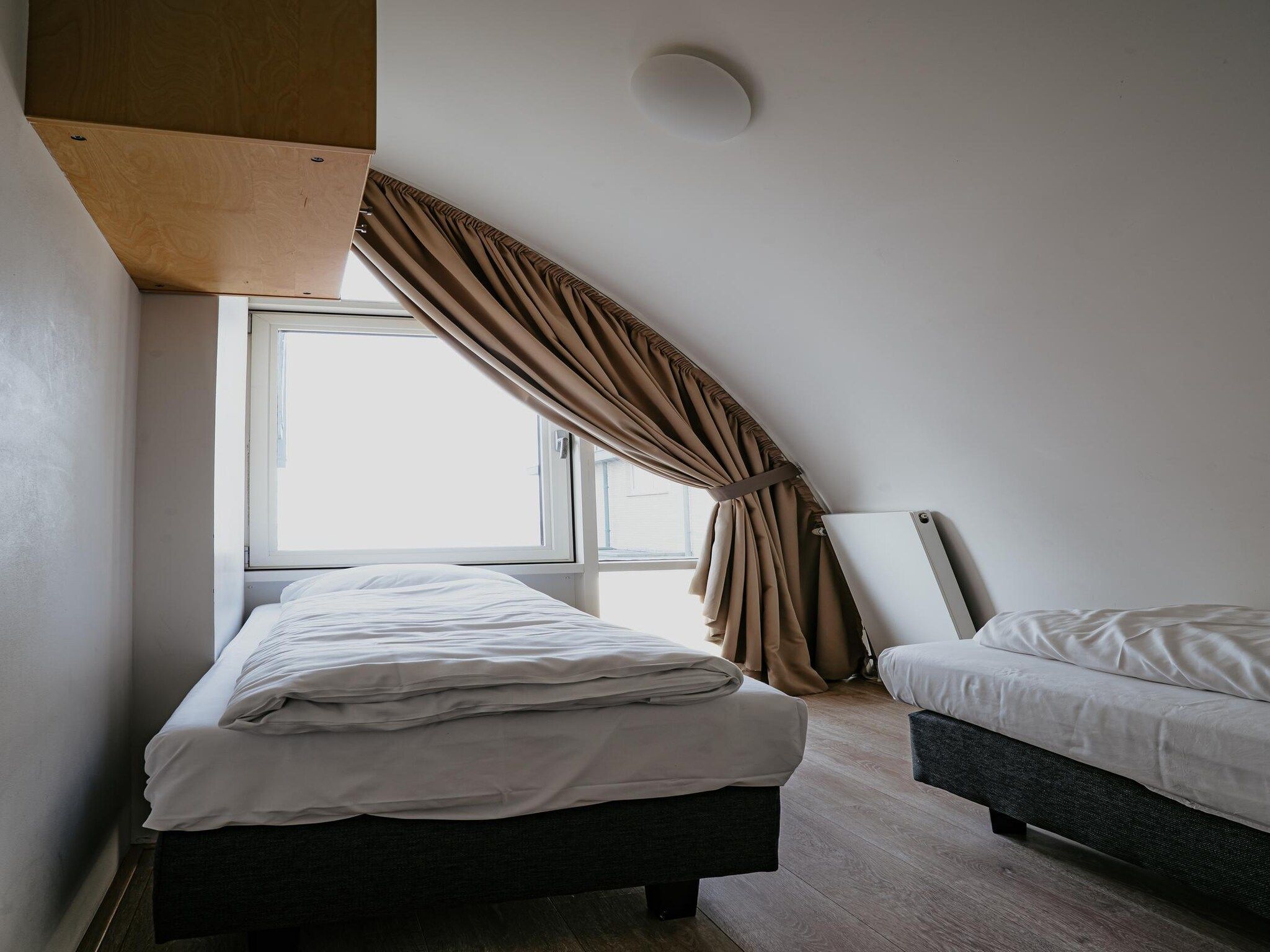 Een slaapkamer van De ZeeParel Sea Life in Egmond aan zee