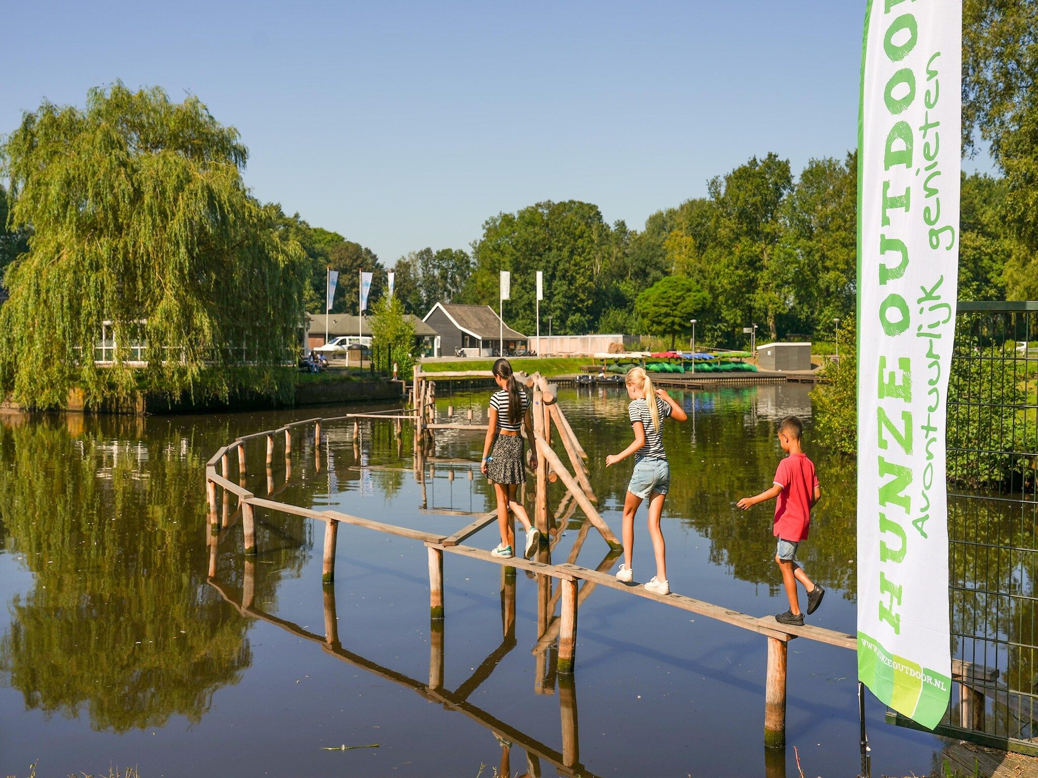 Parkfaciliteiten bij Hunzepark 2 in Gasselternijveen
