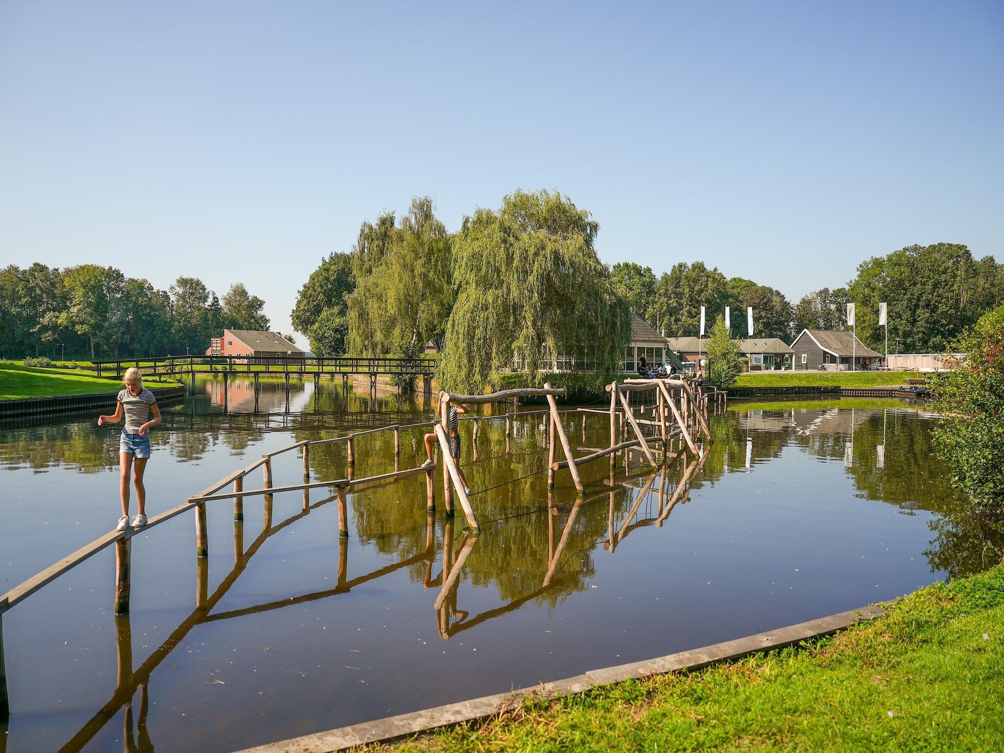 Parkfaciliteiten bij Hunzepark 9 in Gasselternijveen