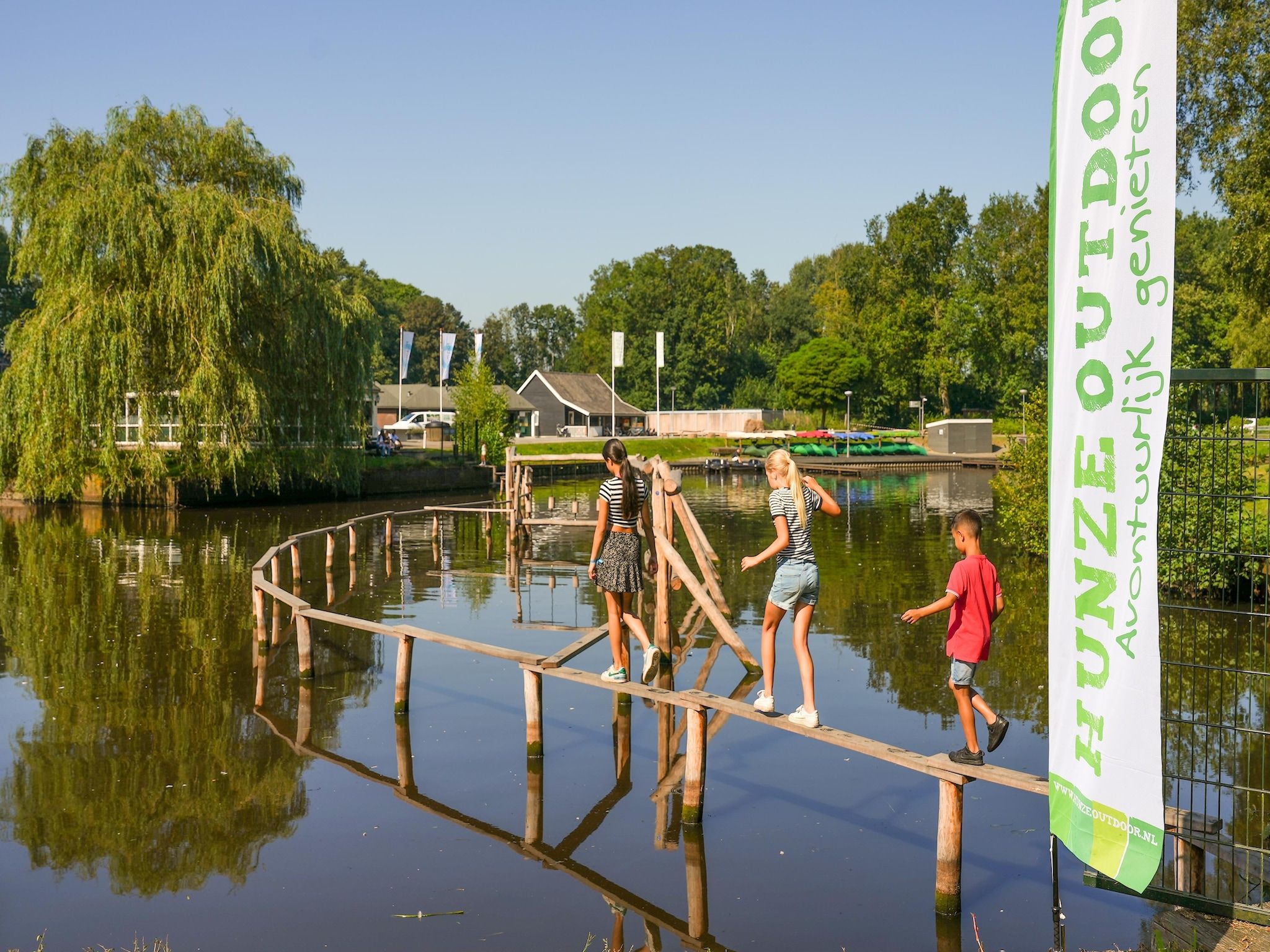 Parkfaciliteiten bij Hunzepark 1 in Gasselternijveen