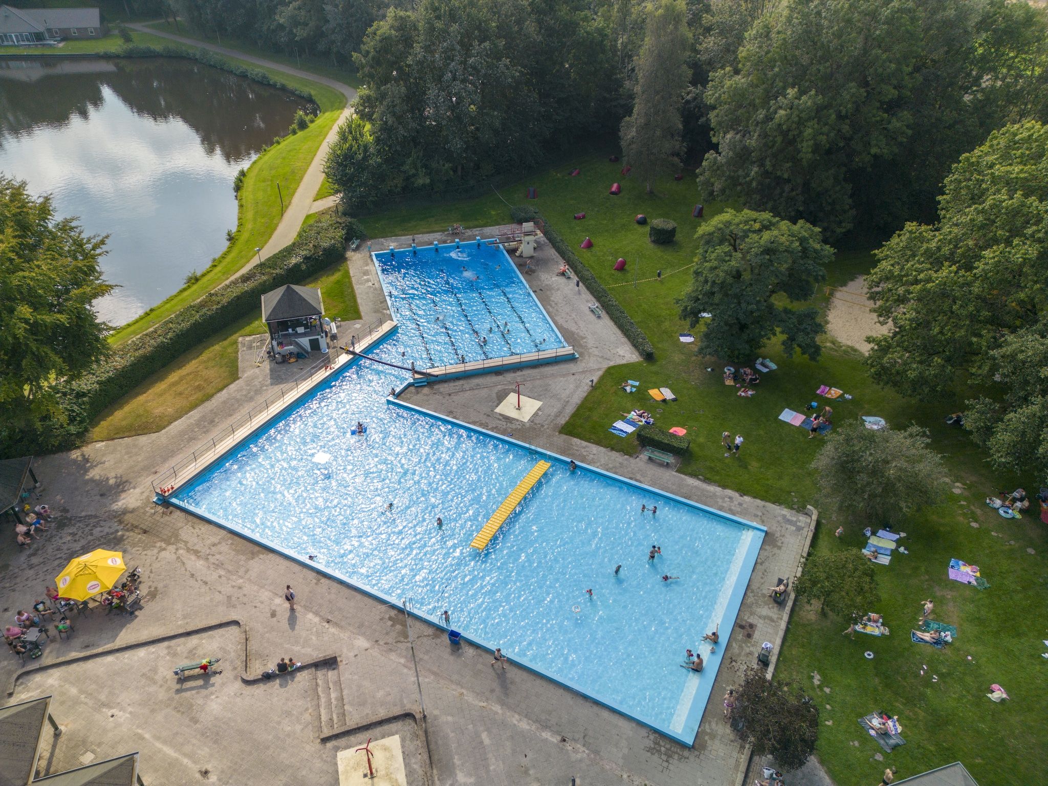 Parkfaciliteiten bij Hunzepark 1 in Gasselternijveen