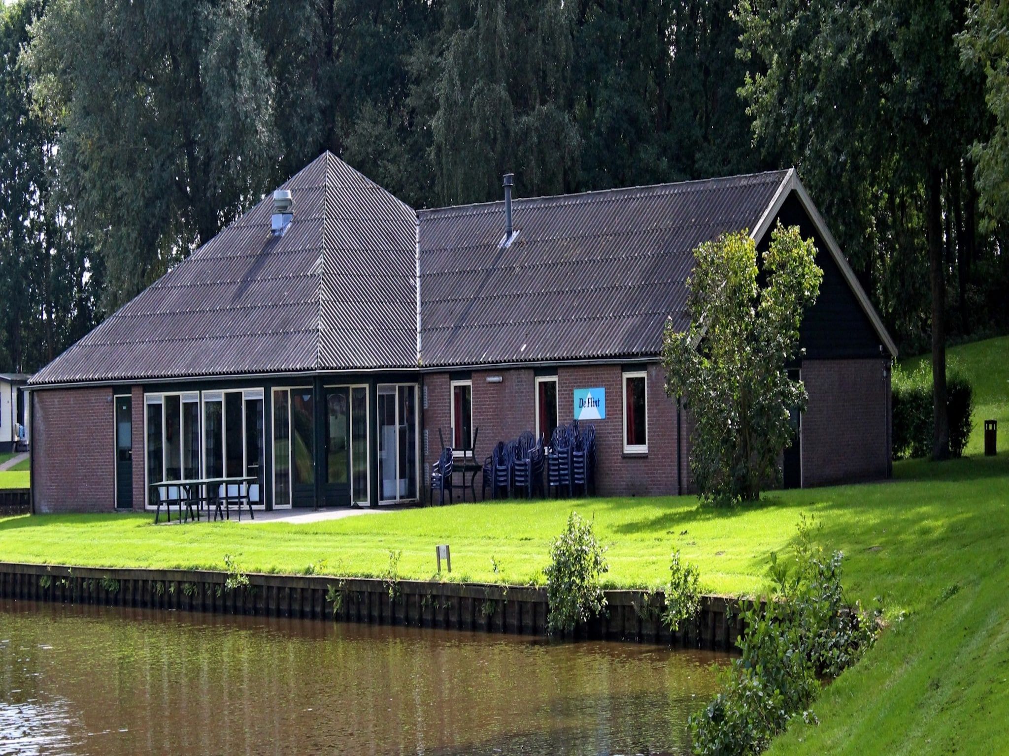 De buitenkant van Hunzepark 9 in Gasselternijveen