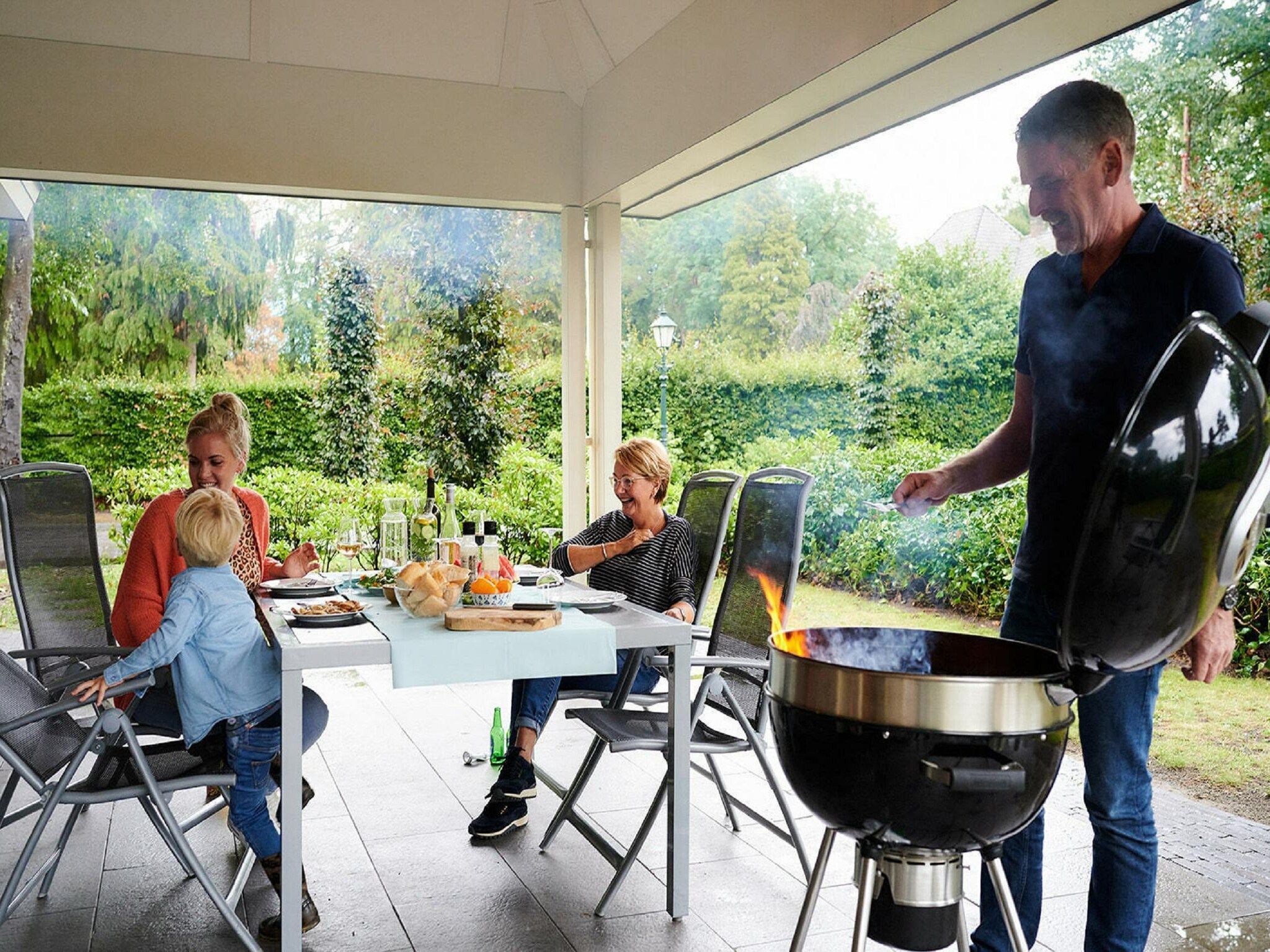 Het terras van Landgoed De IJsvogel 2 in Voorthuizen