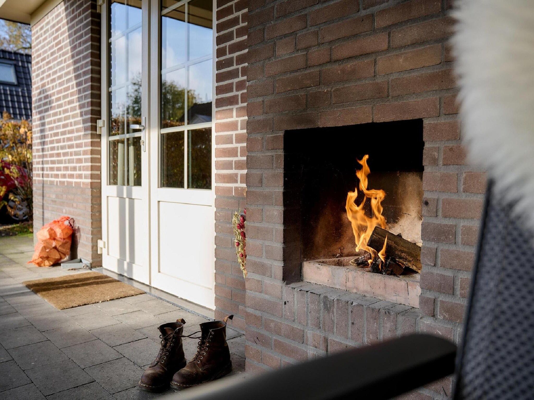 Het terras van Landgoed De IJsvogel 2 in Voorthuizen