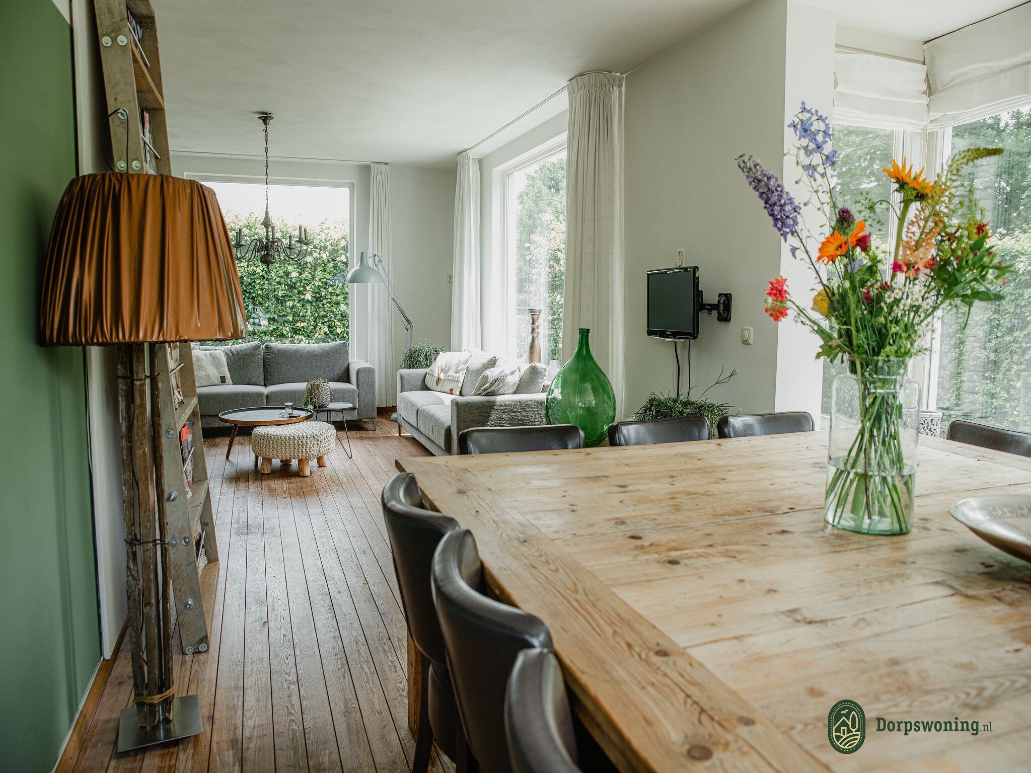 De woonkamer van Dorpswoning Het Landelijke in Leende