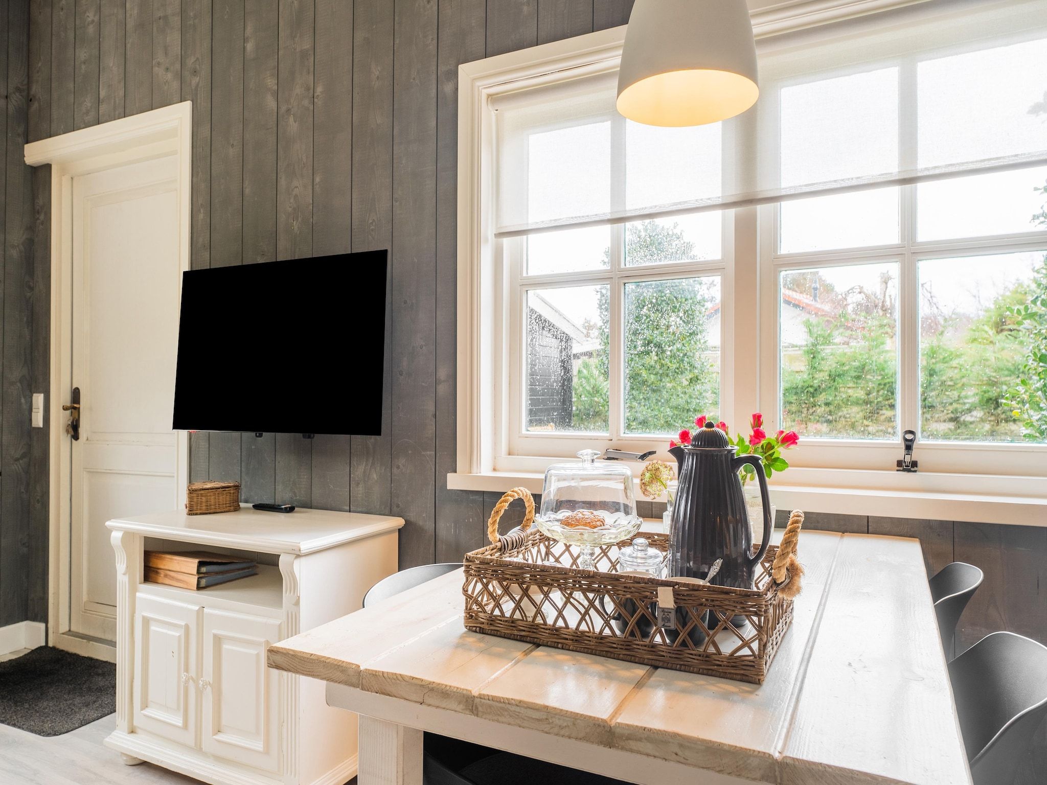 De eetkamer van Naast het Bollenveld in Egmond-Binnen