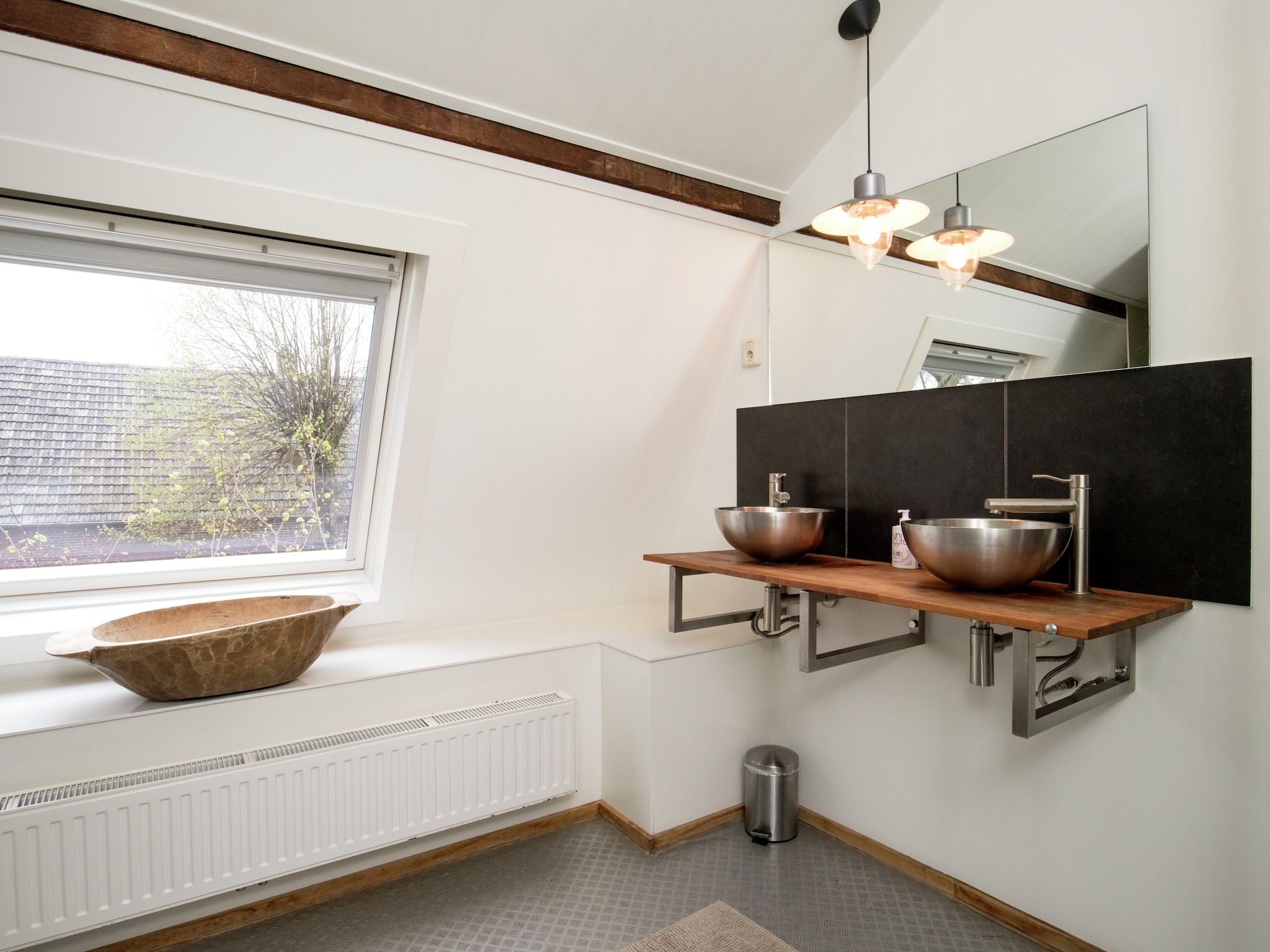 De badkamer van Dorpswoning Op Niveau in Leende