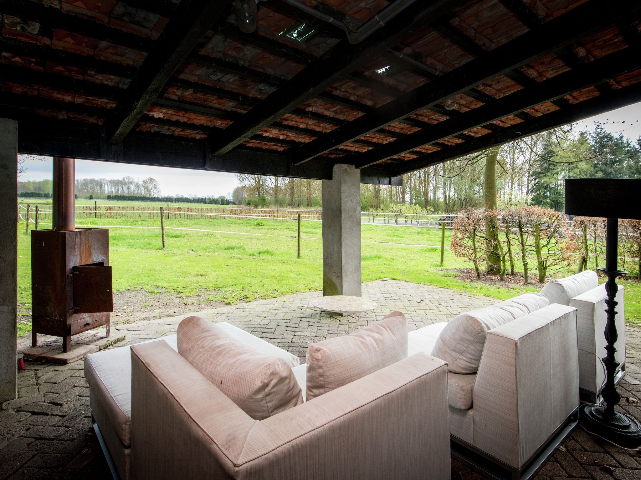 Het terras van Dorpswoning Het Knusse in Leende
