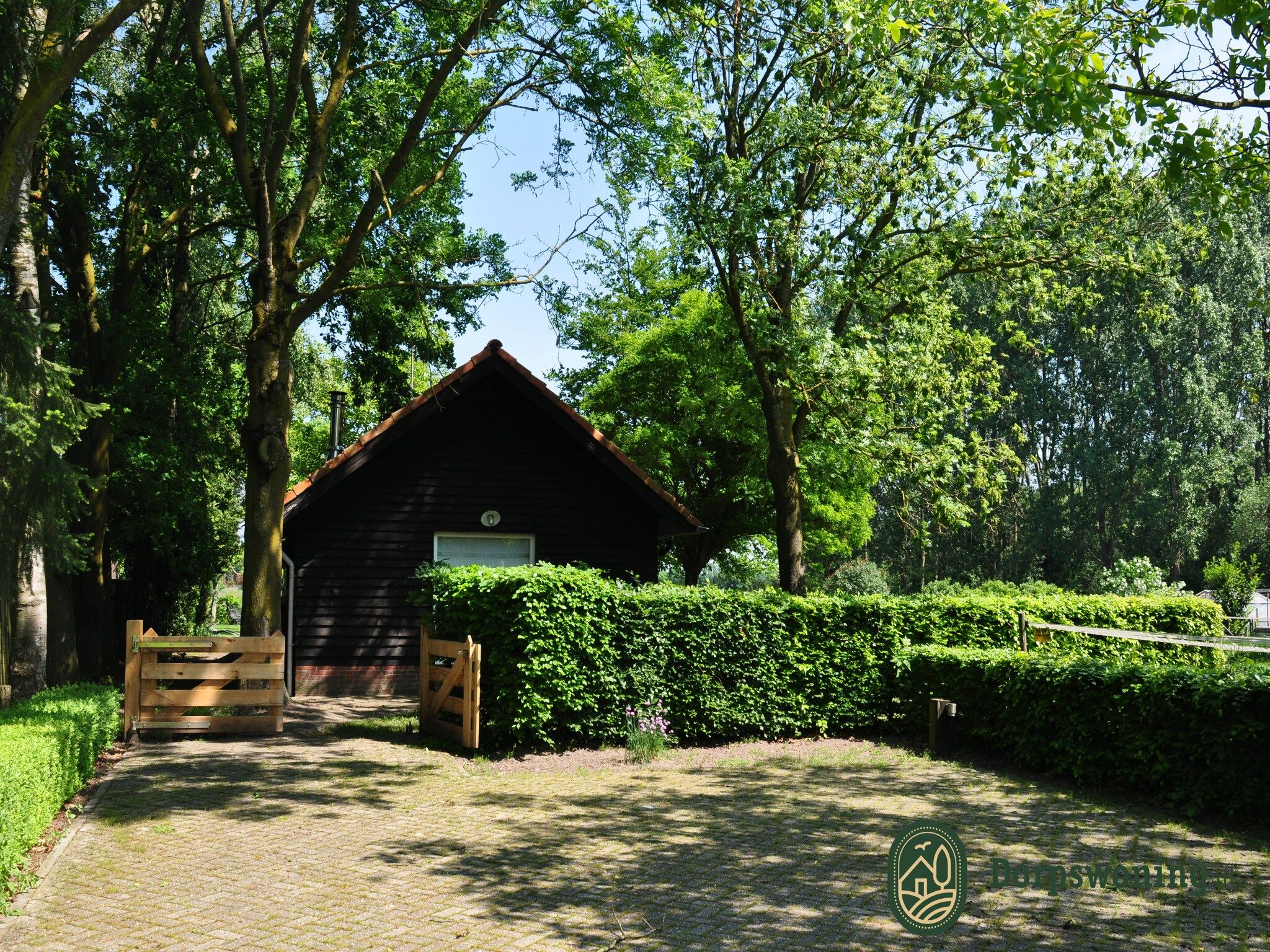 De buitenkant van Dorpswoning Het Knusse in Leende
