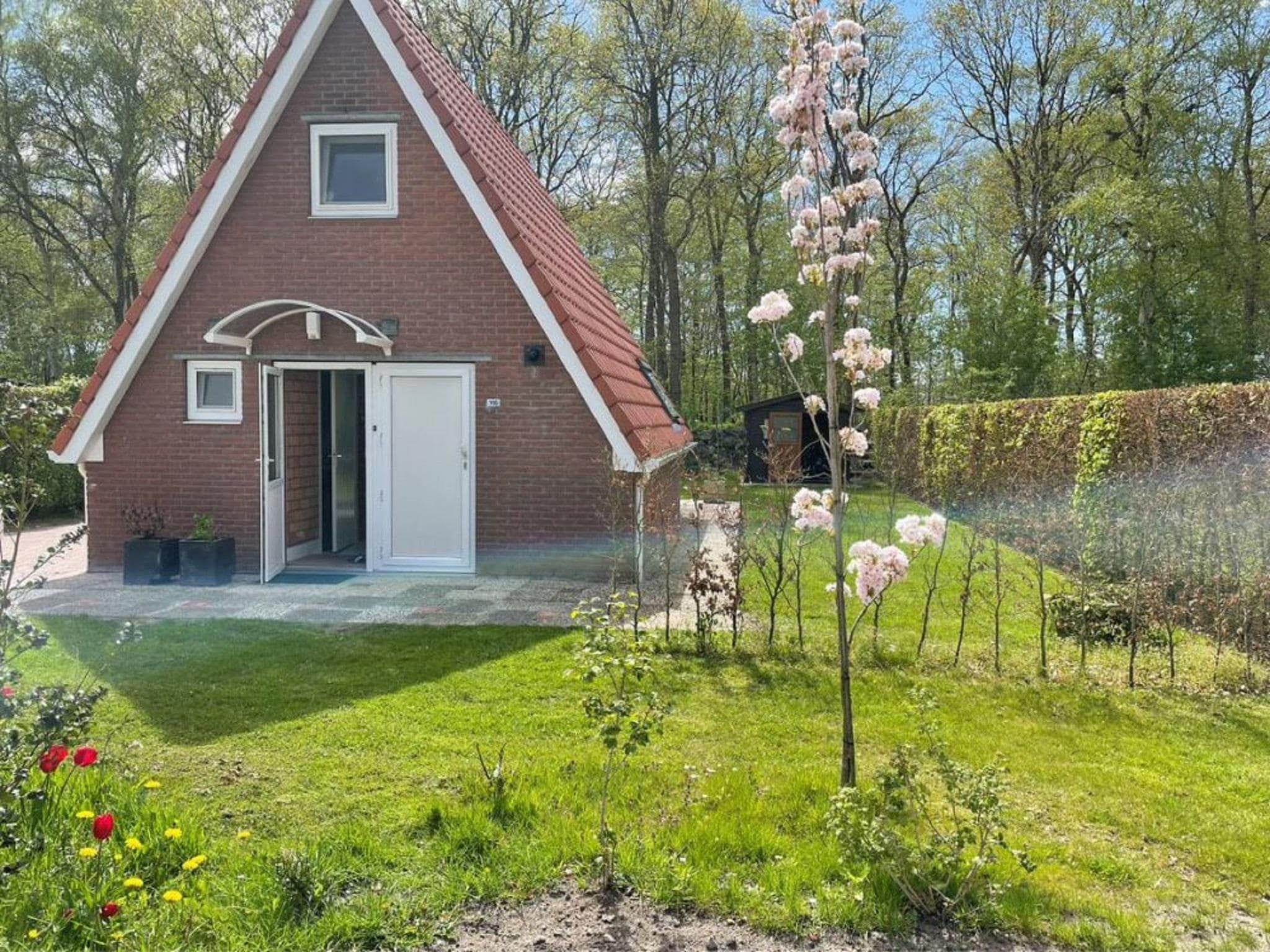 De buitenkant van Landgoed Eysinga State 3 in Sint Nicolaasga
