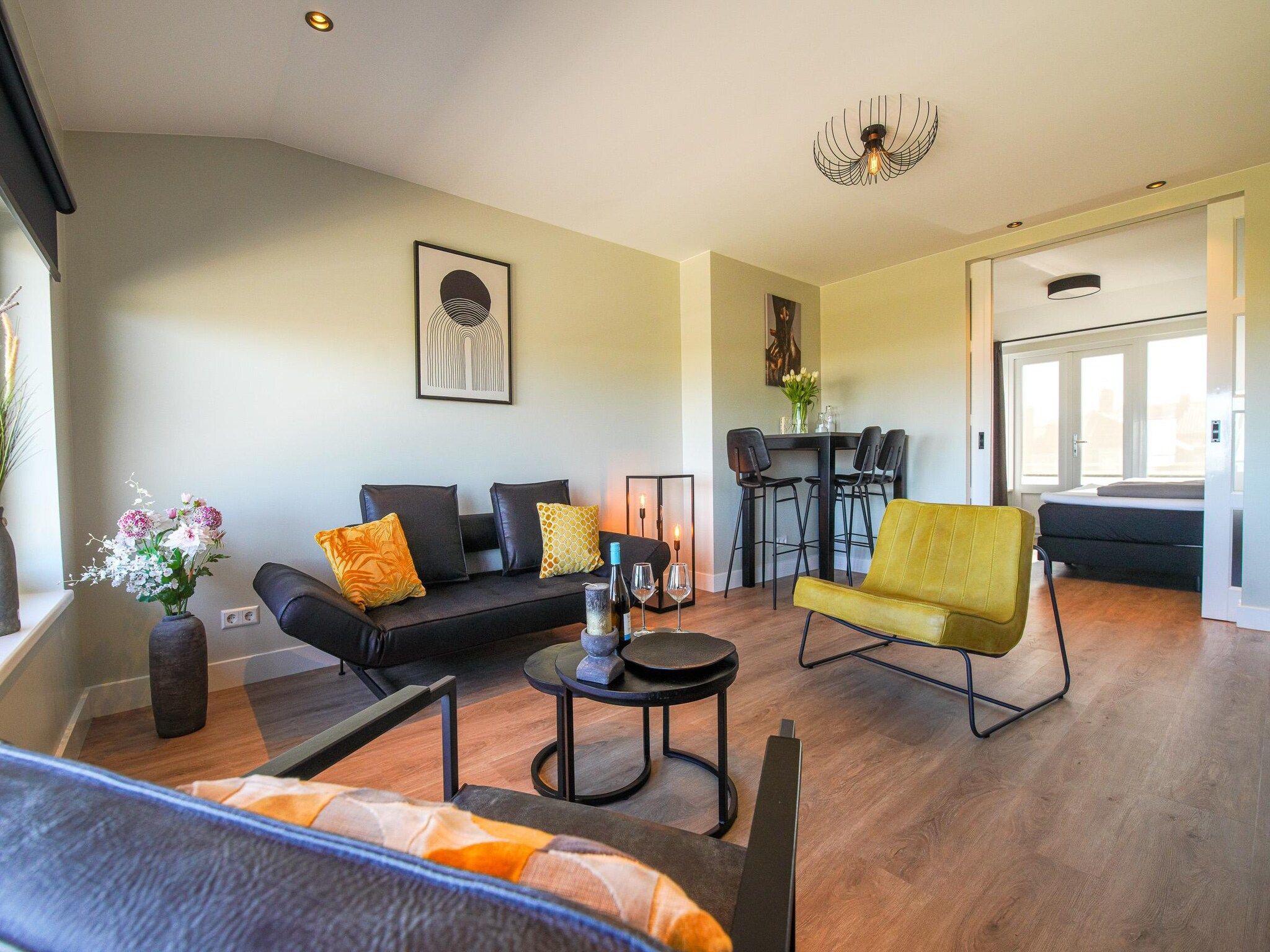 De woonkamer van Ziezee in Katwijk