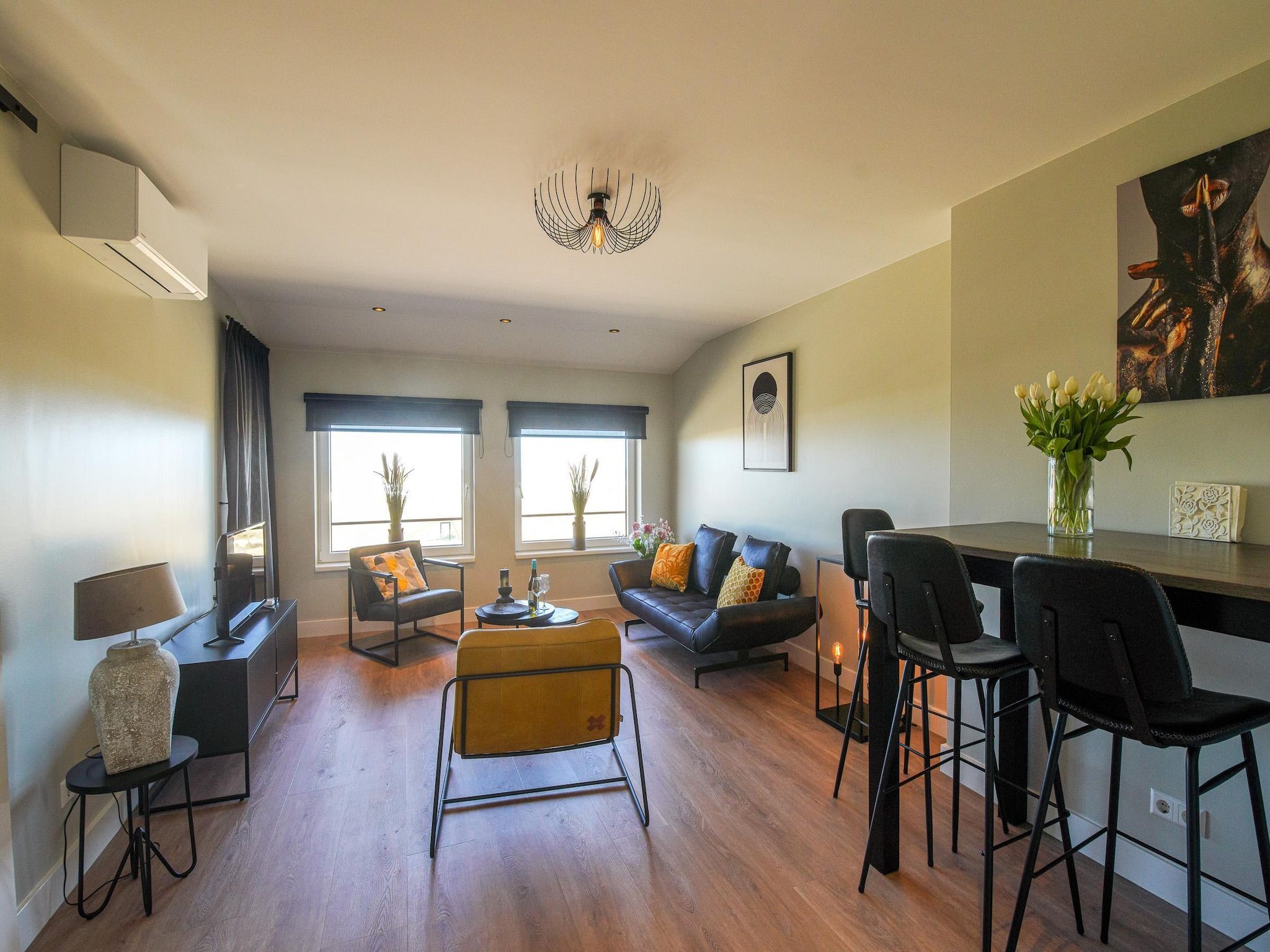 De woonkamer van Ziezee in Katwijk