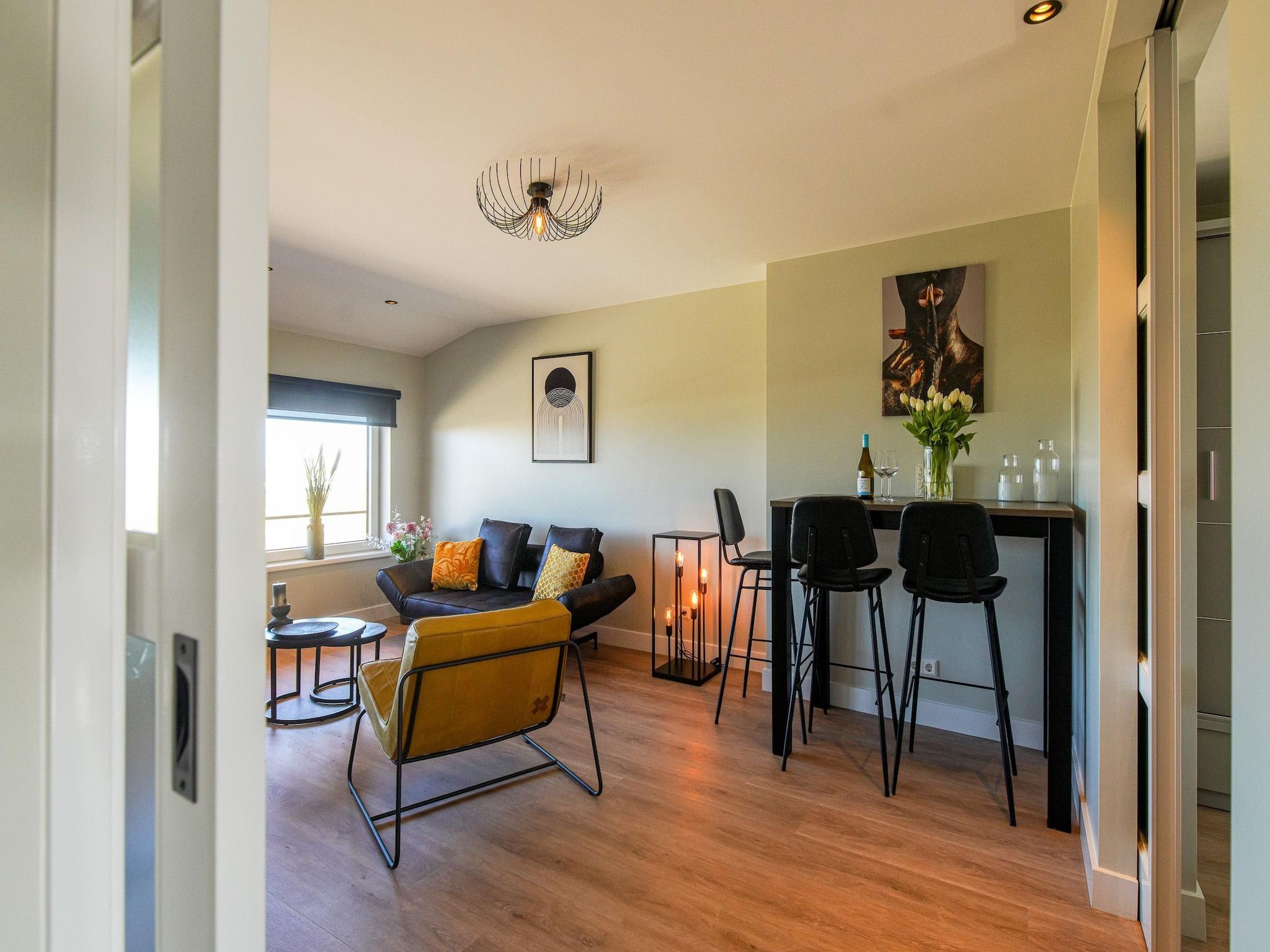 De woonkamer van Ziezee in Katwijk