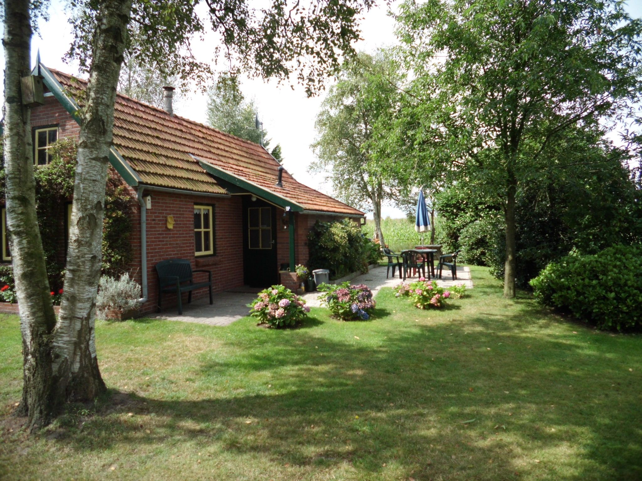 De buitenkant van De Merel in Den ham