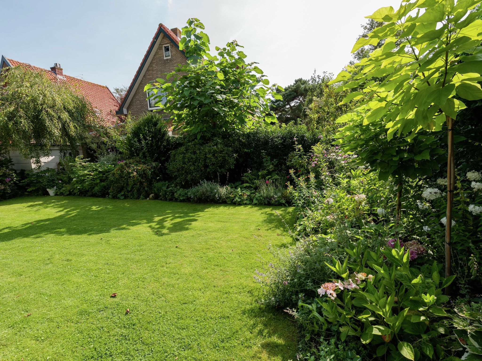 De tuin van Hof van Craeck II in Bergen