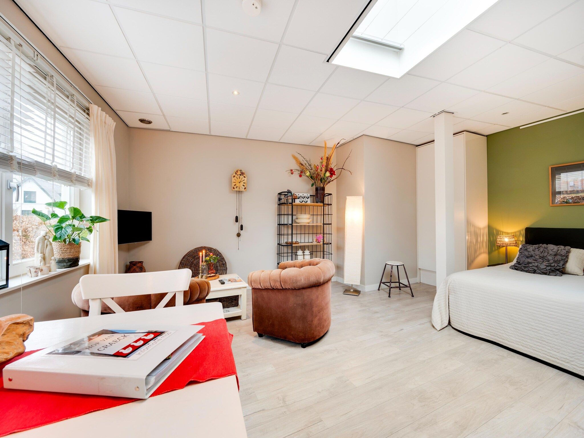 De woonkamer van Hof van Craeck II in Bergen
