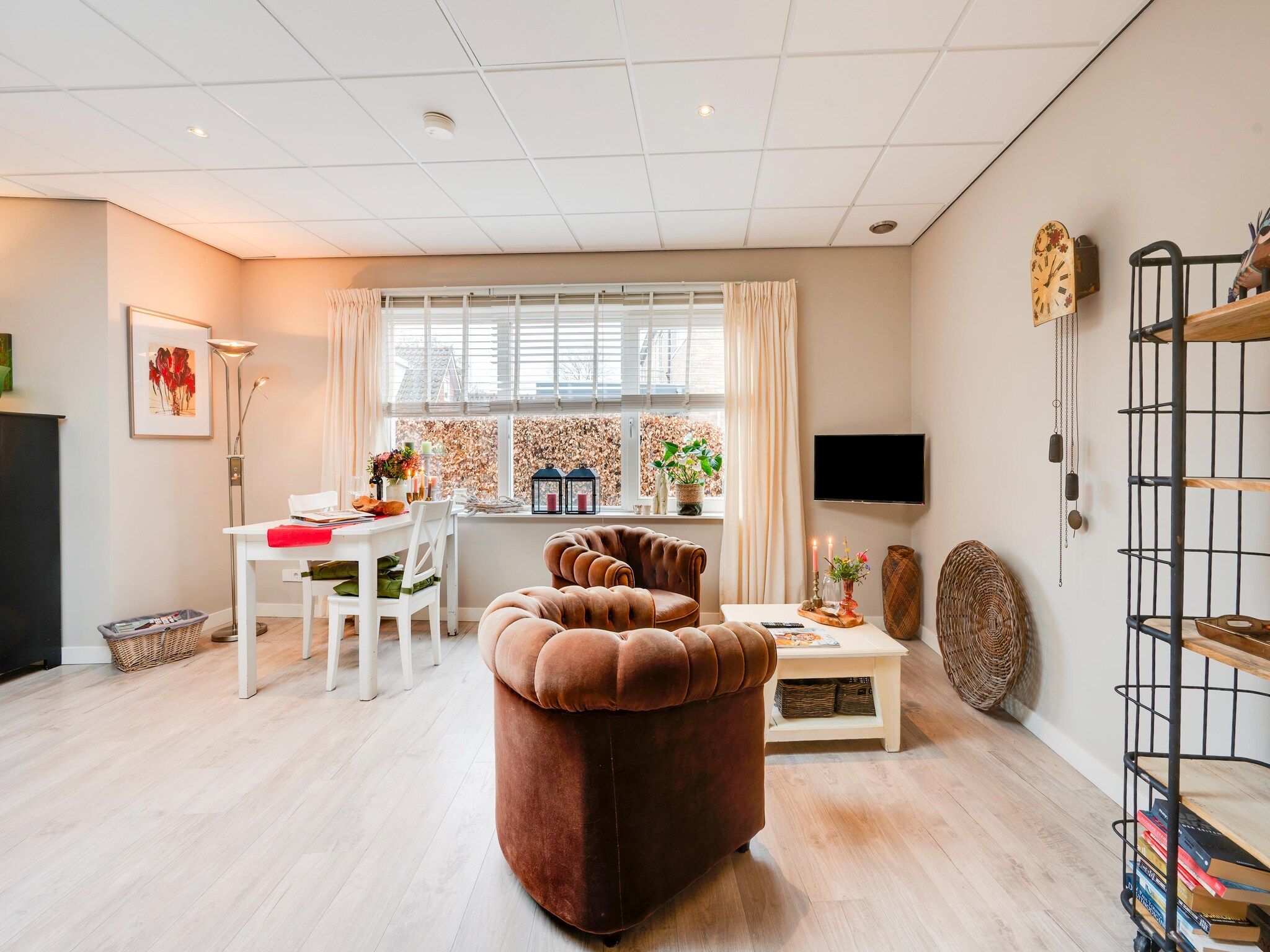 De woonkamer van Hof van Craeck II in Bergen