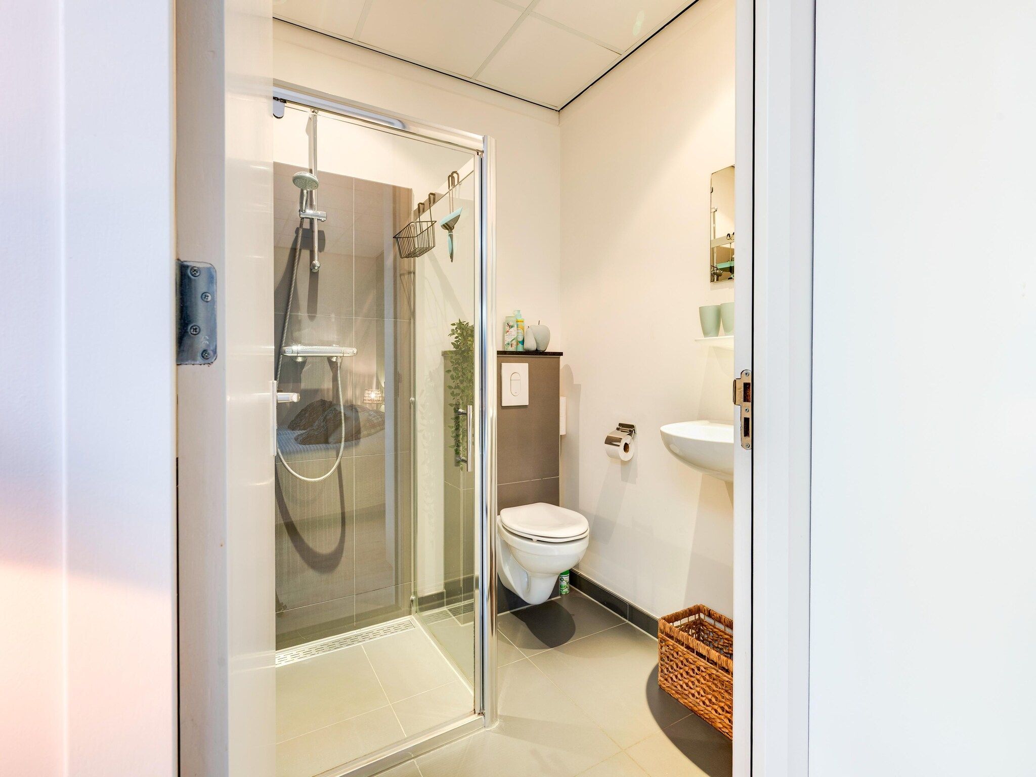 De badkamer van Hof van Craeck III in Bergen