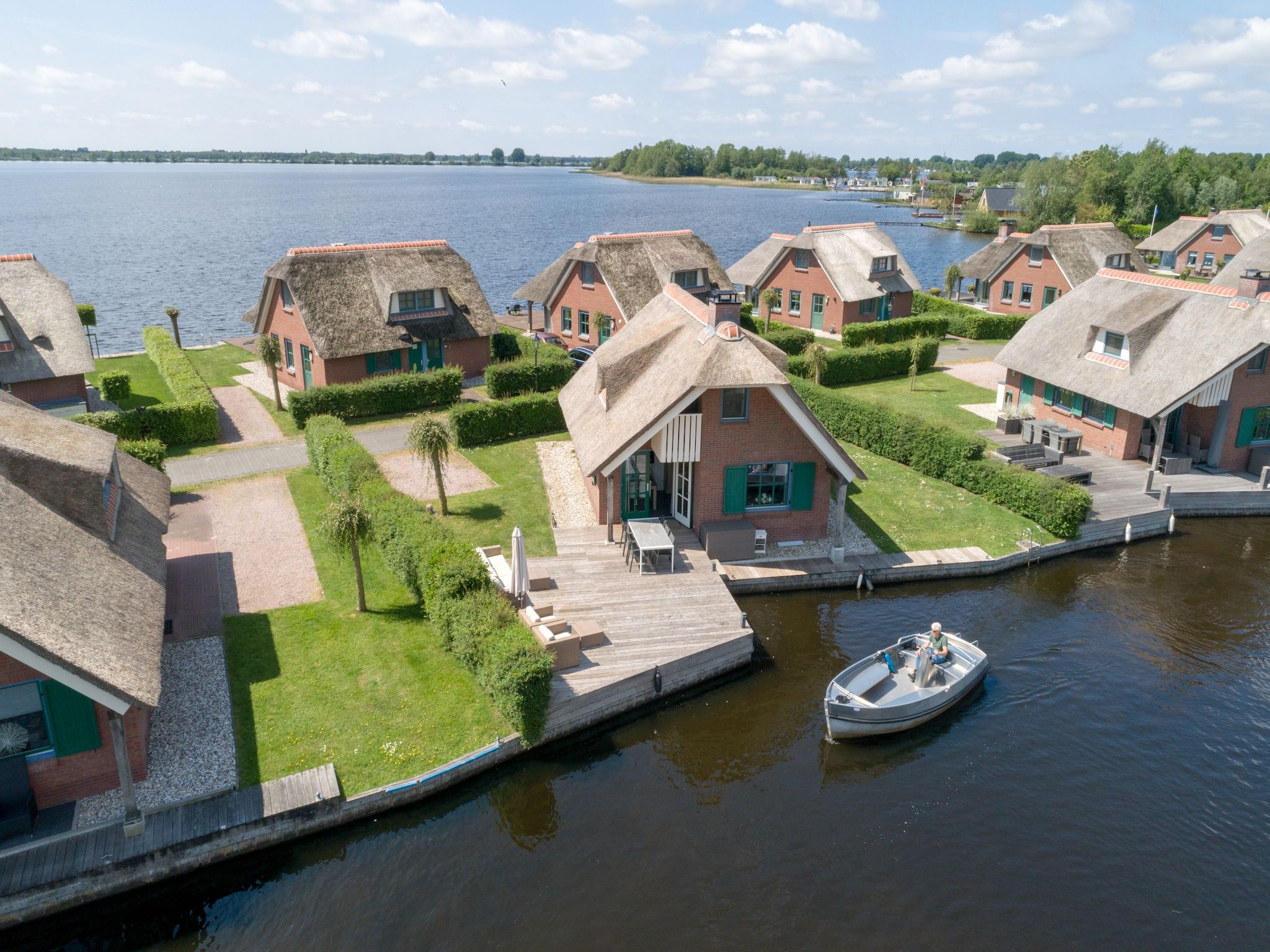 De buitenkant van Waterpark Belterwiede 2 in Wanneperveen