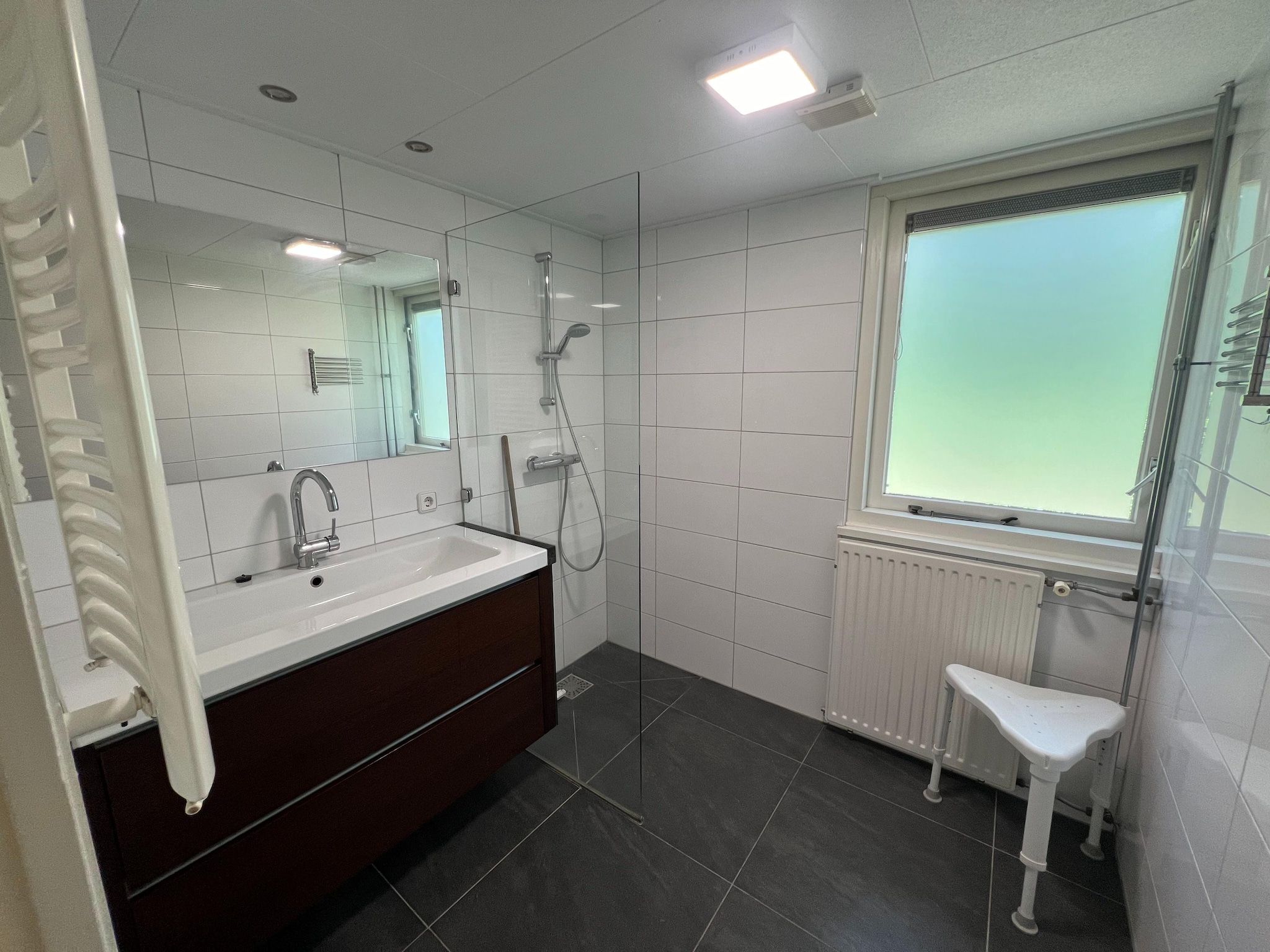 De badkamer van Vosseven 17 Wezel in Stramproy