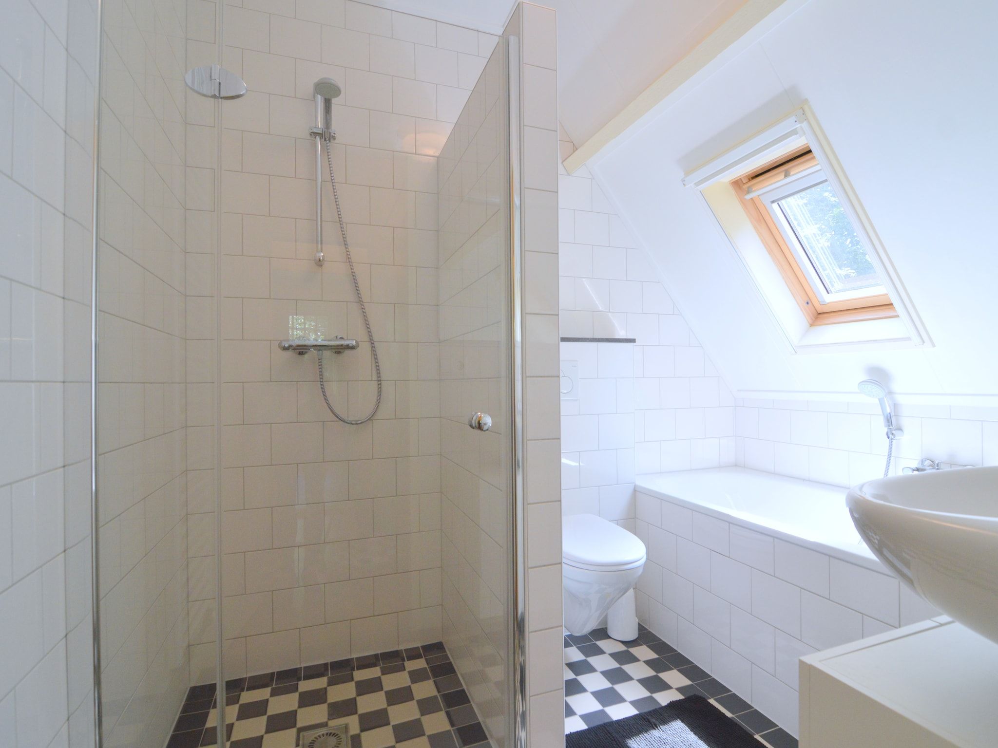 De badkamer van Het Kruisselt in Zelhem