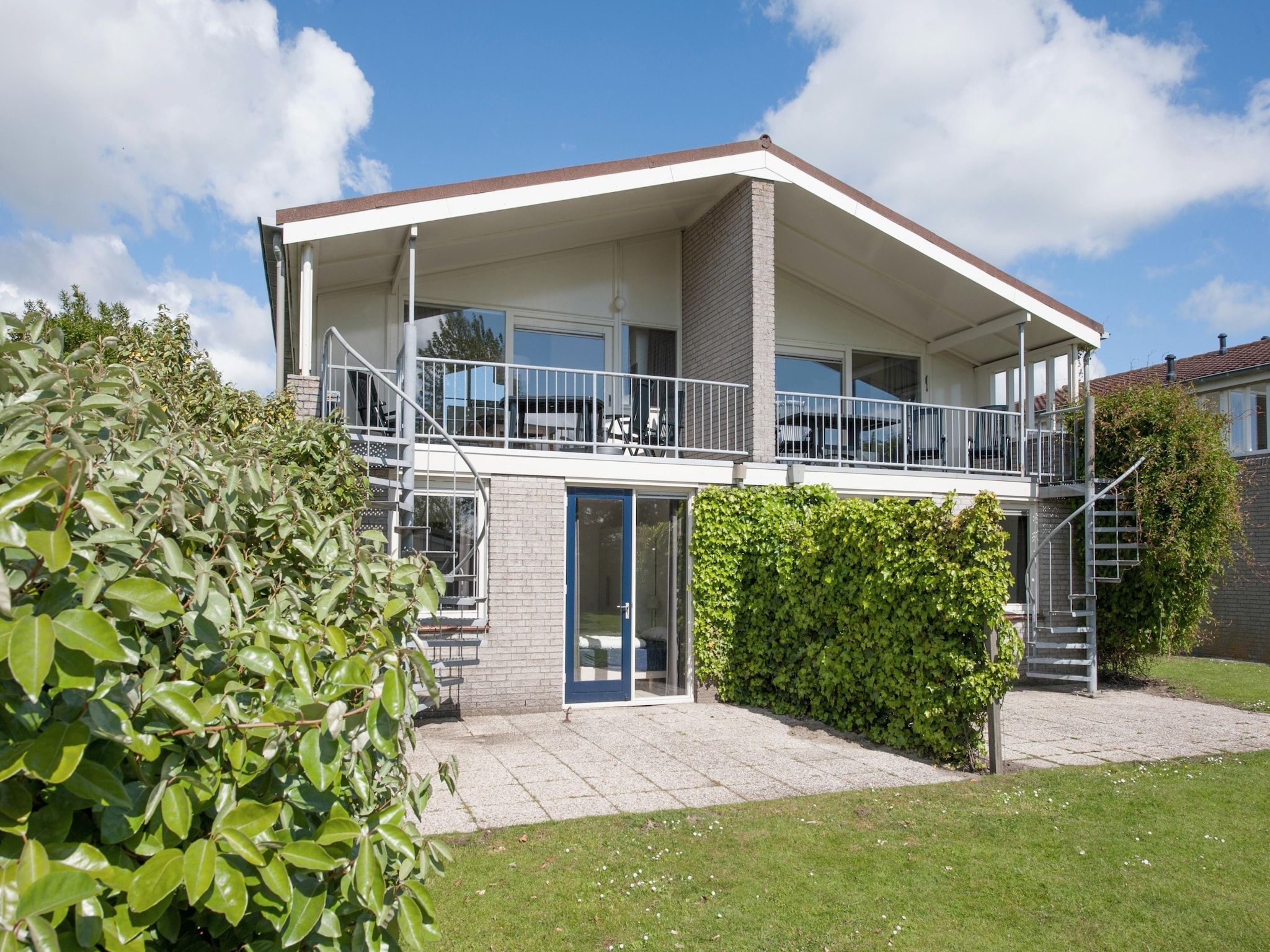 De buitenkant van Roompot Beach Resort 20 in Kamperland