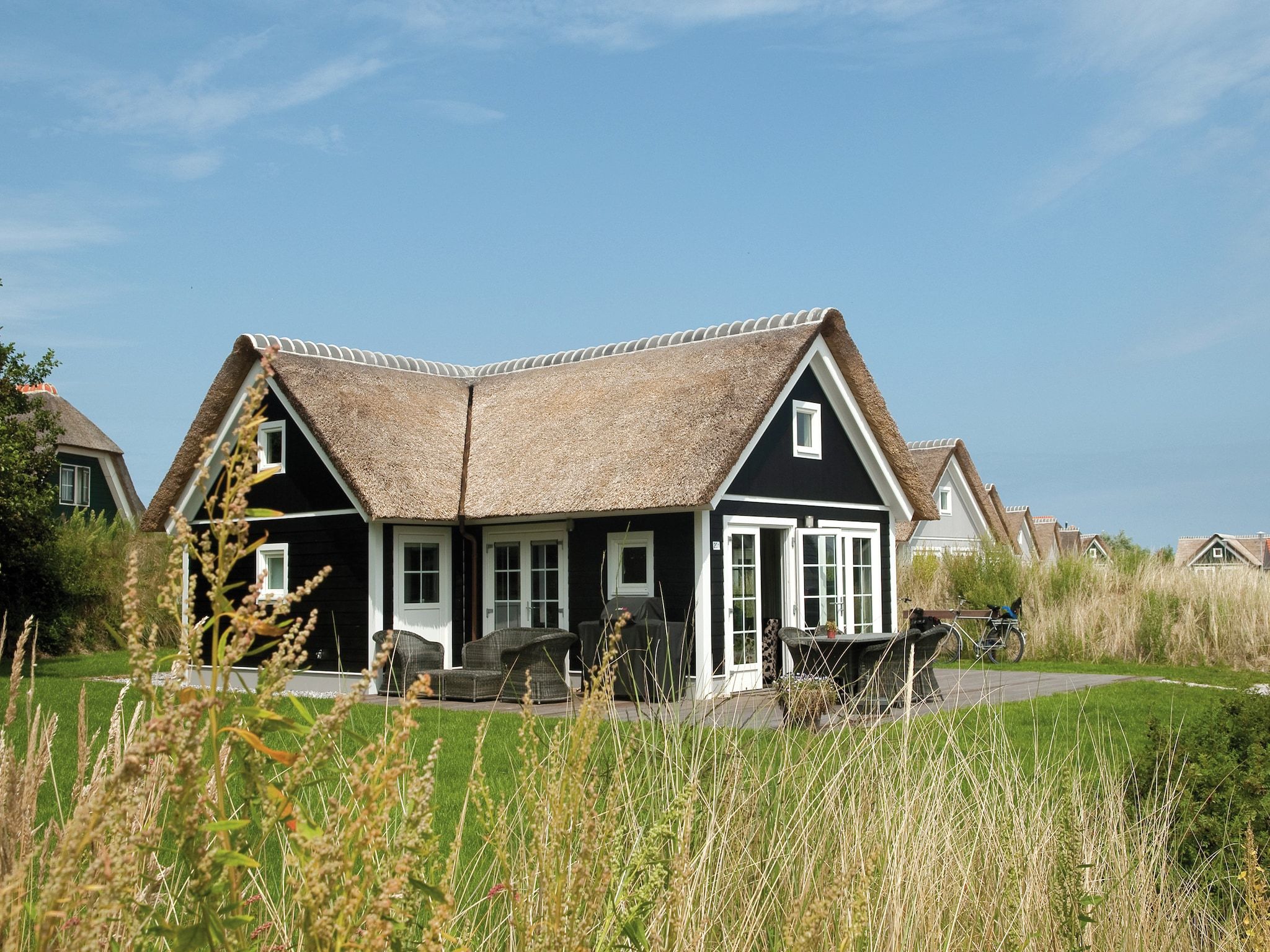 De buitenkant van Vakantiepark Boomhiemke 3 in Hollum