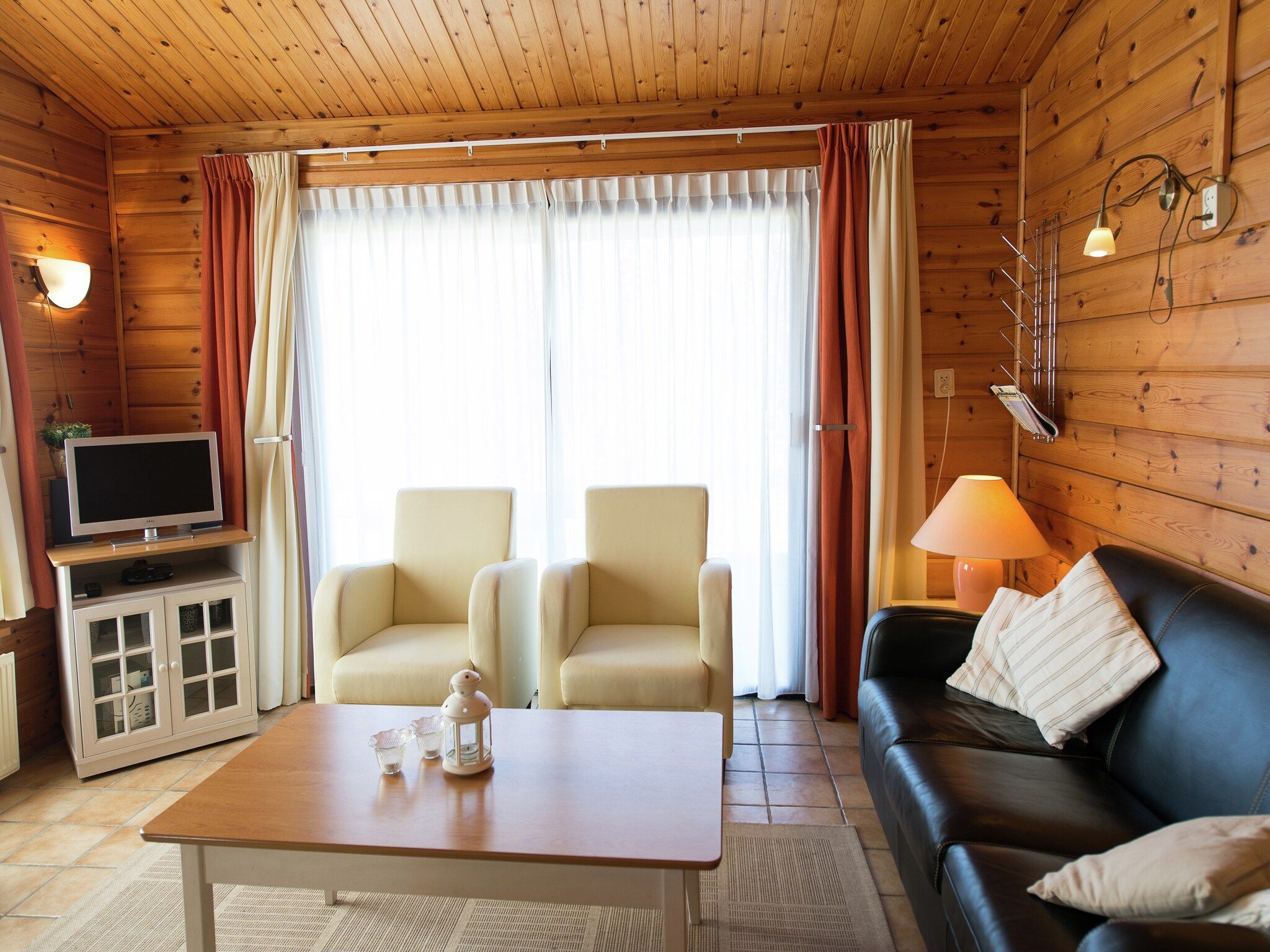 De woonkamer van Vakantiepark Boomhiemke 10 in Hollum