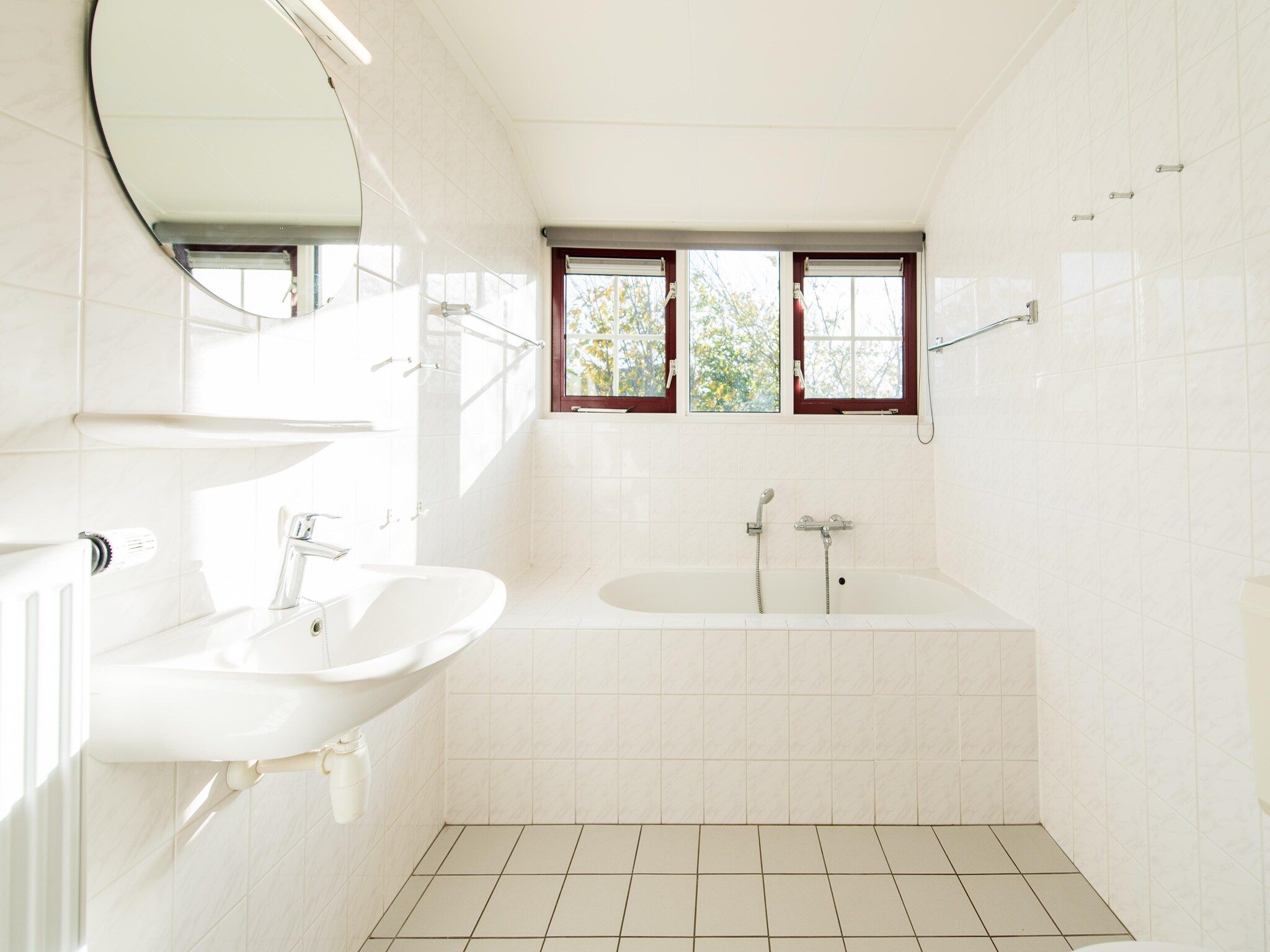 De badkamer van Vakantiepark Boomhiemke 8 in Hollum