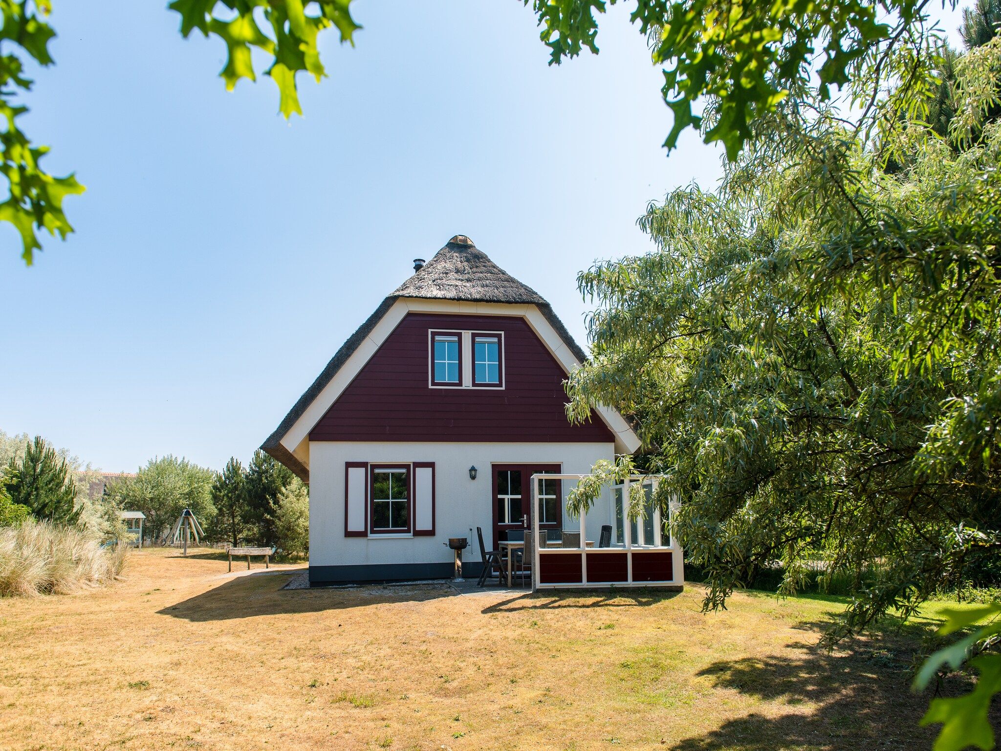 De buitenkant van Vakantiepark Boomhiemke 8 in Hollum