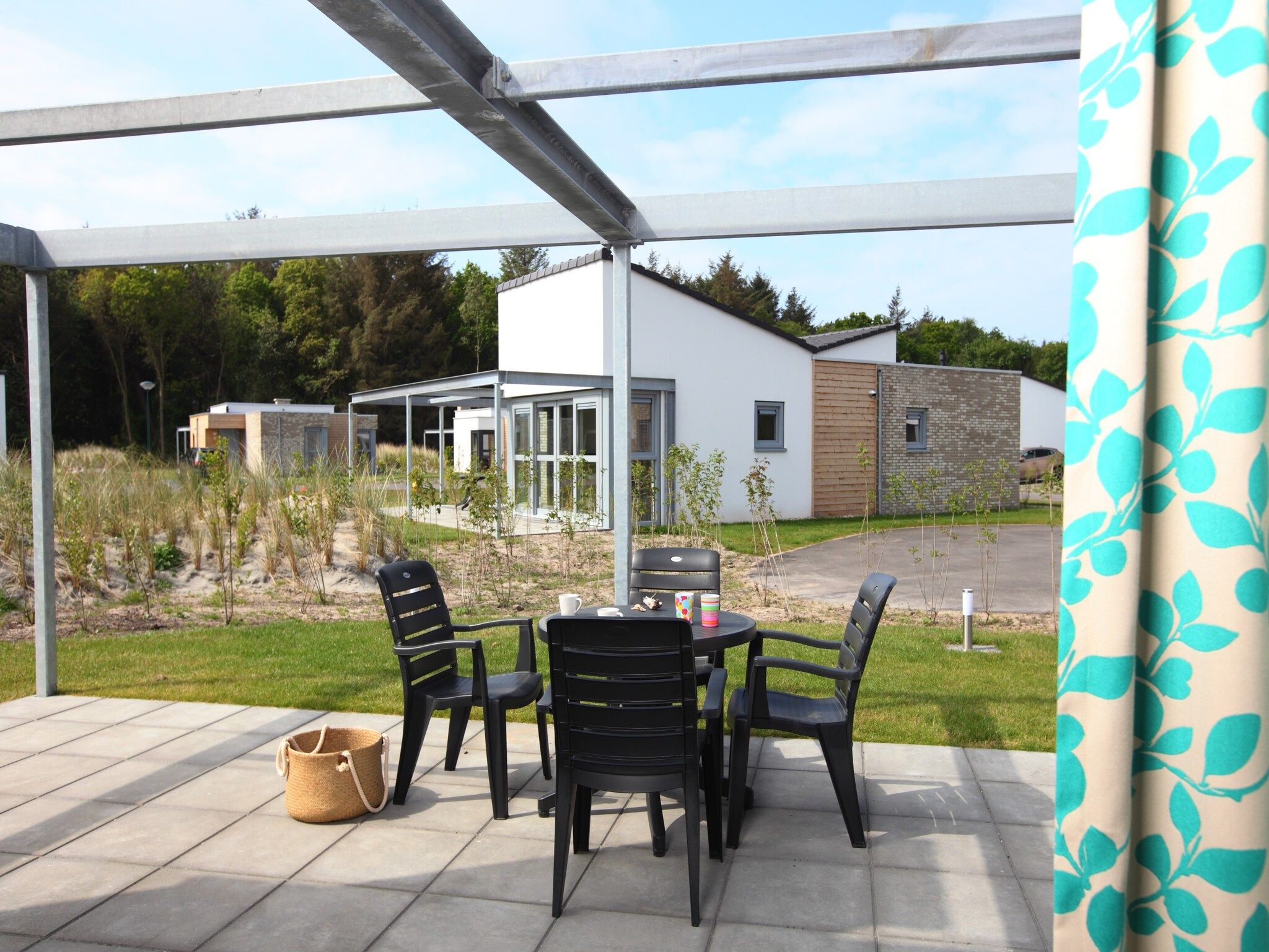 Het terras van Kustpark Texel 4 in De Koog