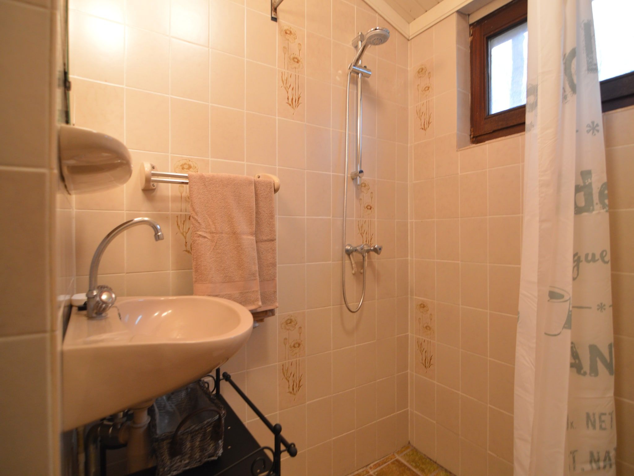De badkamer van The Forest Cottage in Zorgvlied