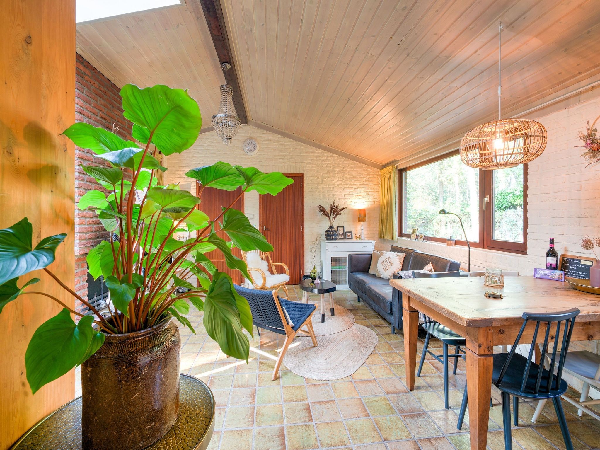 De woonkamer van The Forest Cottage in Zorgvlied