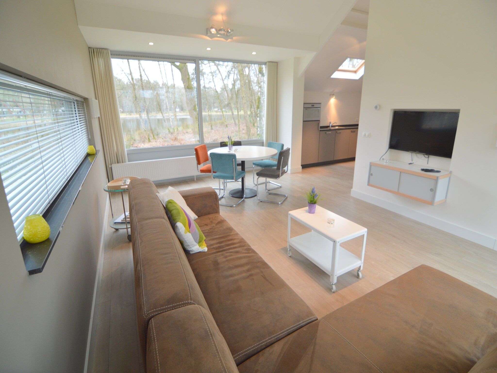 De woonkamer van Bungalow 4 in Stramproy