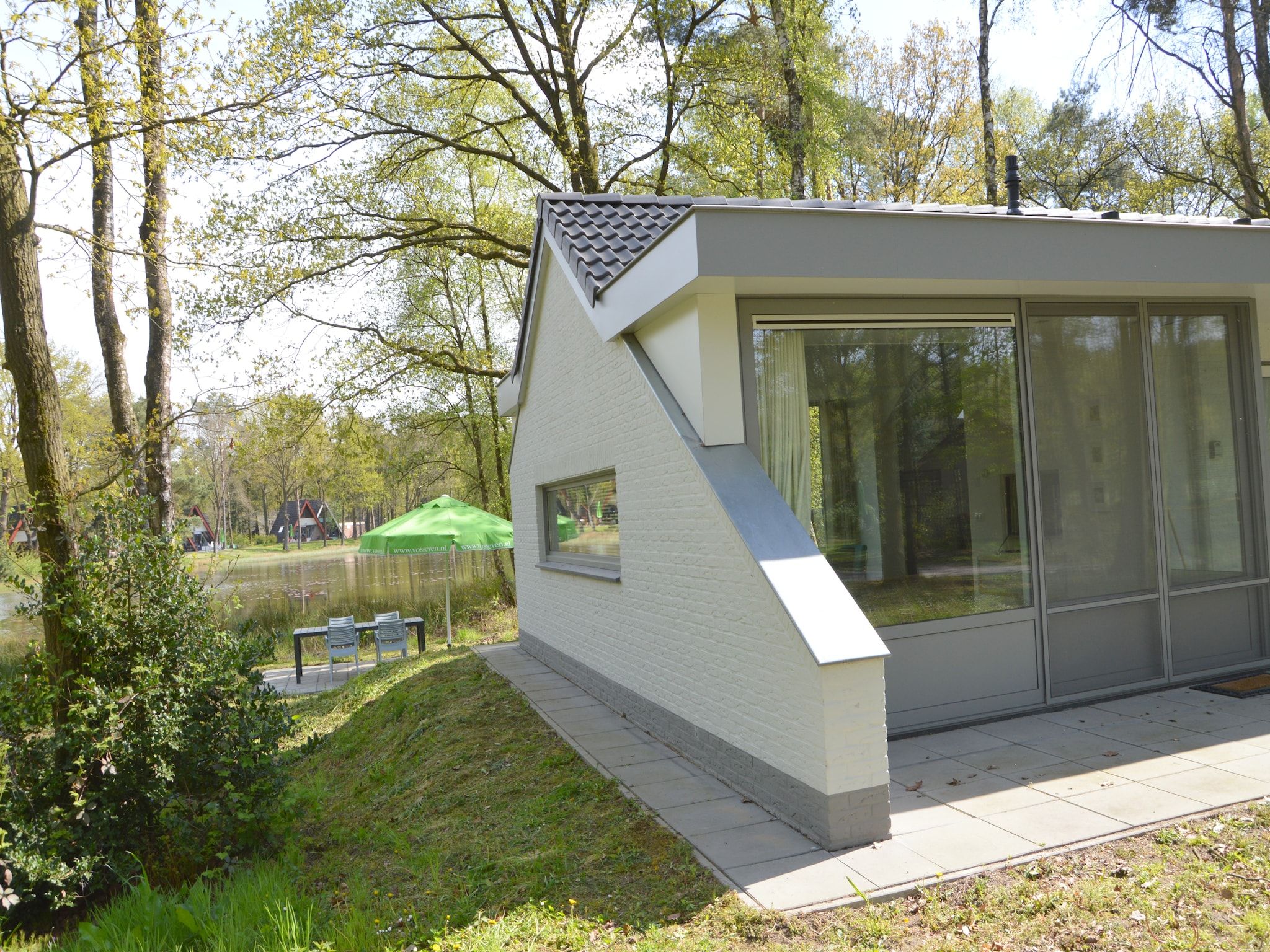 De buitenkant van Bungalow 4 in Stramproy