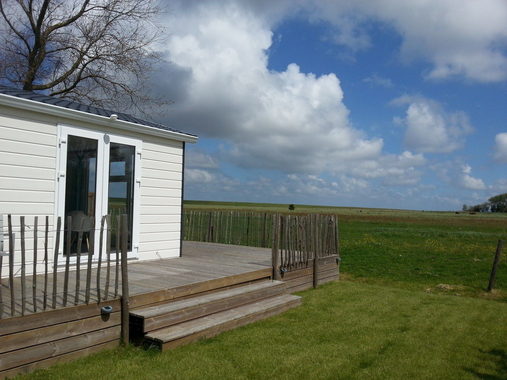 De buitenkant van Recreatiepark Wiringherlant - Wiringher Chalet 10 in Hippolytushoef